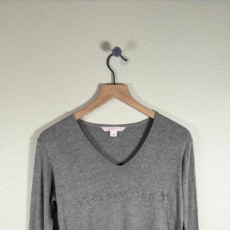Victoria's Secret Women's Gray V-Neck Long Sleeve Sleepwear Top XS Logo