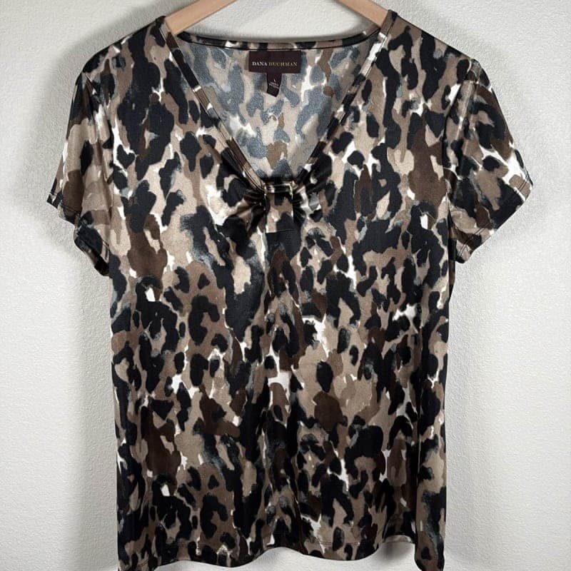 Dana Buchman L Leopard V-Neck Short Sleeve Top