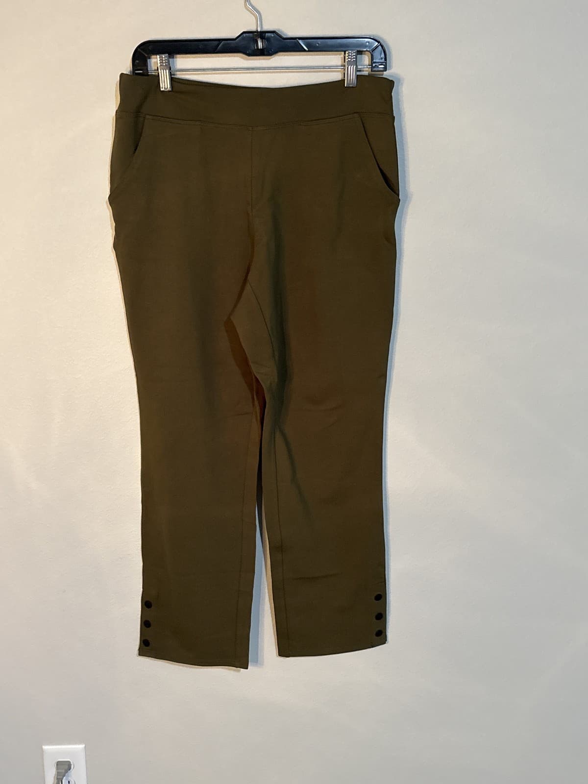 Belle by Kim Gravel TripleLuxe Olive Green Joggers Size 10