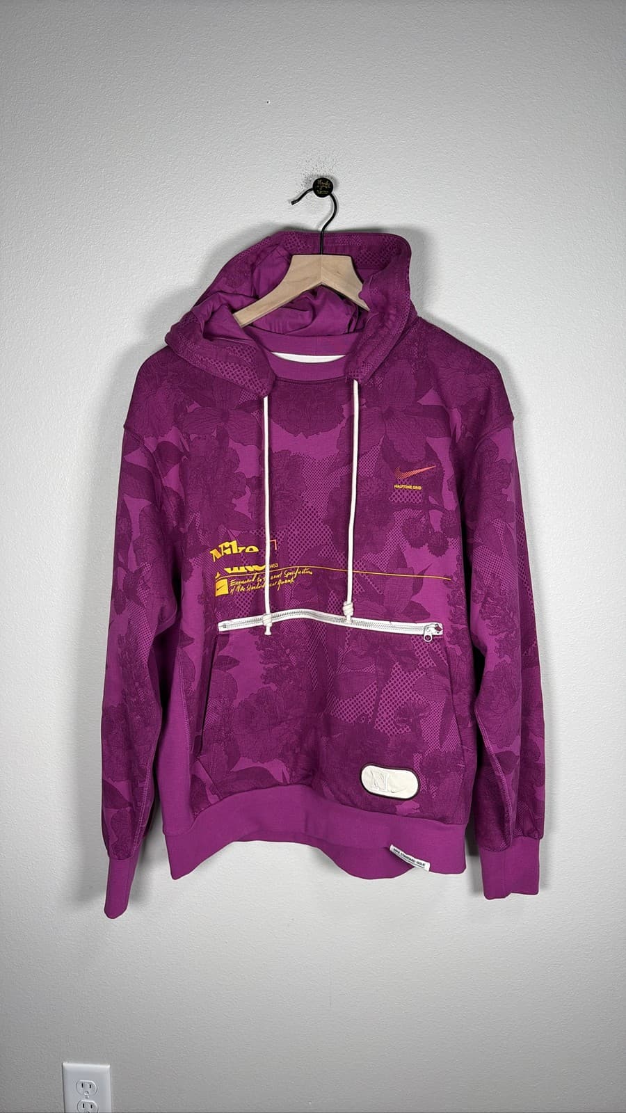 Nike Men Standard Issue Dri-Fit Hoodie Halftone Floral Fuchsia Purple L