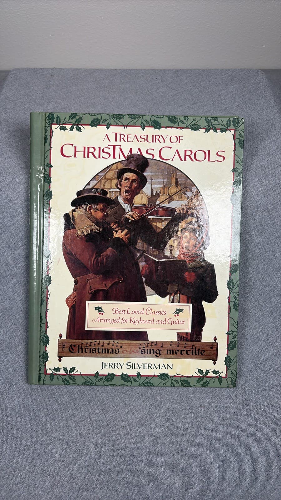 A Treasury of Christmas Carols Keyboard Guitar Jerry Silverman Book