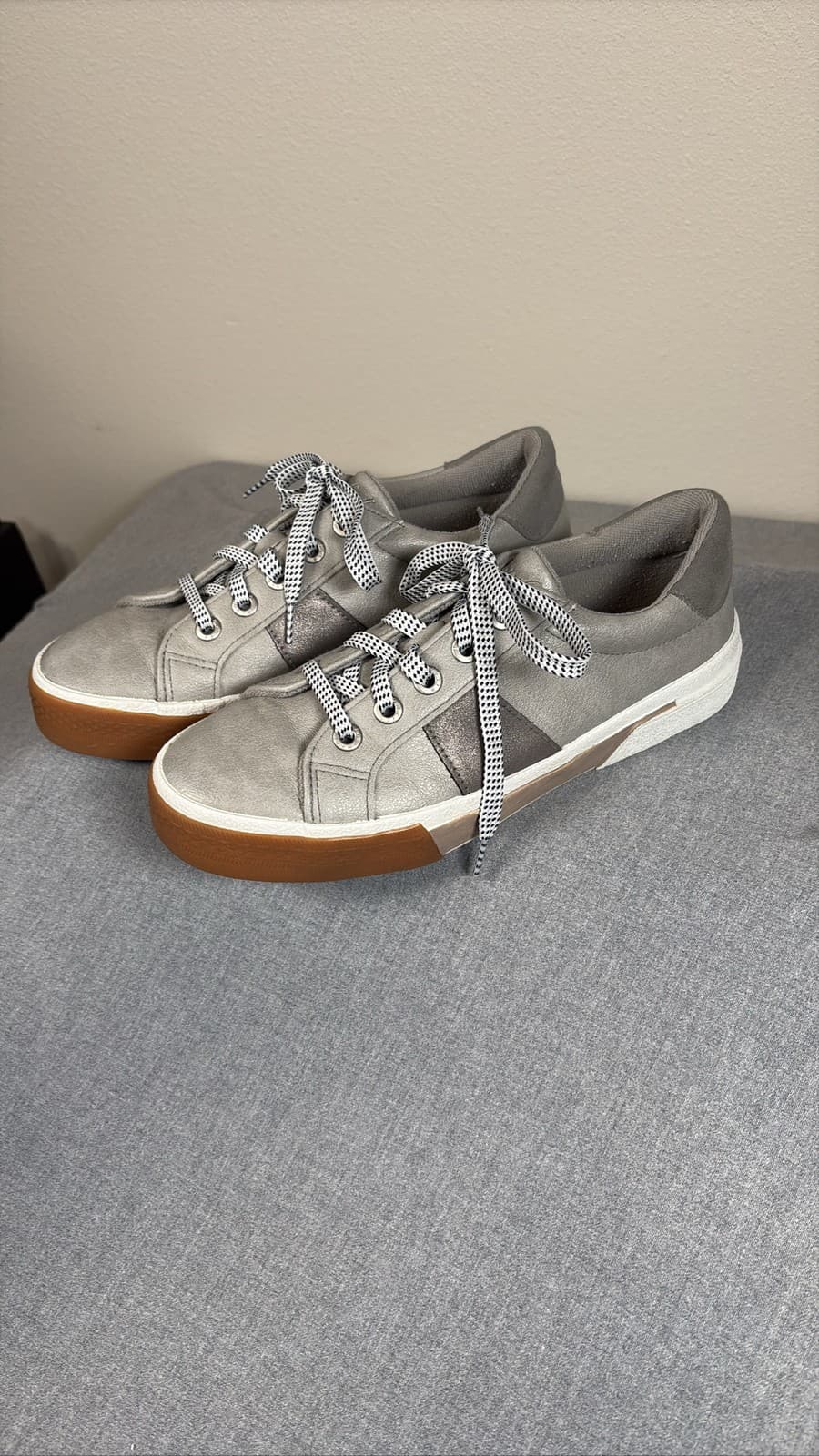 Blowfish Malibu Women's Gray Metallic Lace Up Casual Shoes size 10