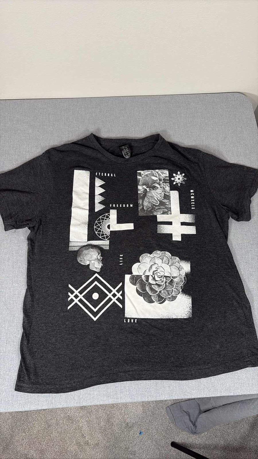 Urban Heritage Mens Dark Gray Graphic T-Shirt Eternal Freedom Life Love L