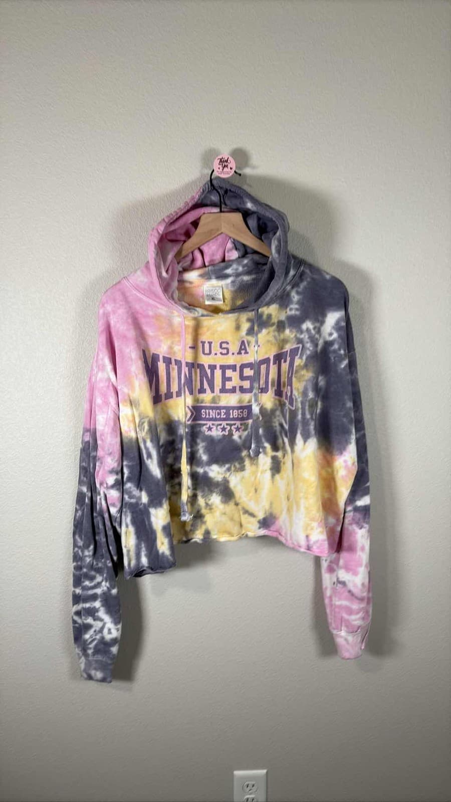 USA Minnesota Tie Dye Cropped Hoodie Sweatshirt Pink Yellow Gray XL Since 1858