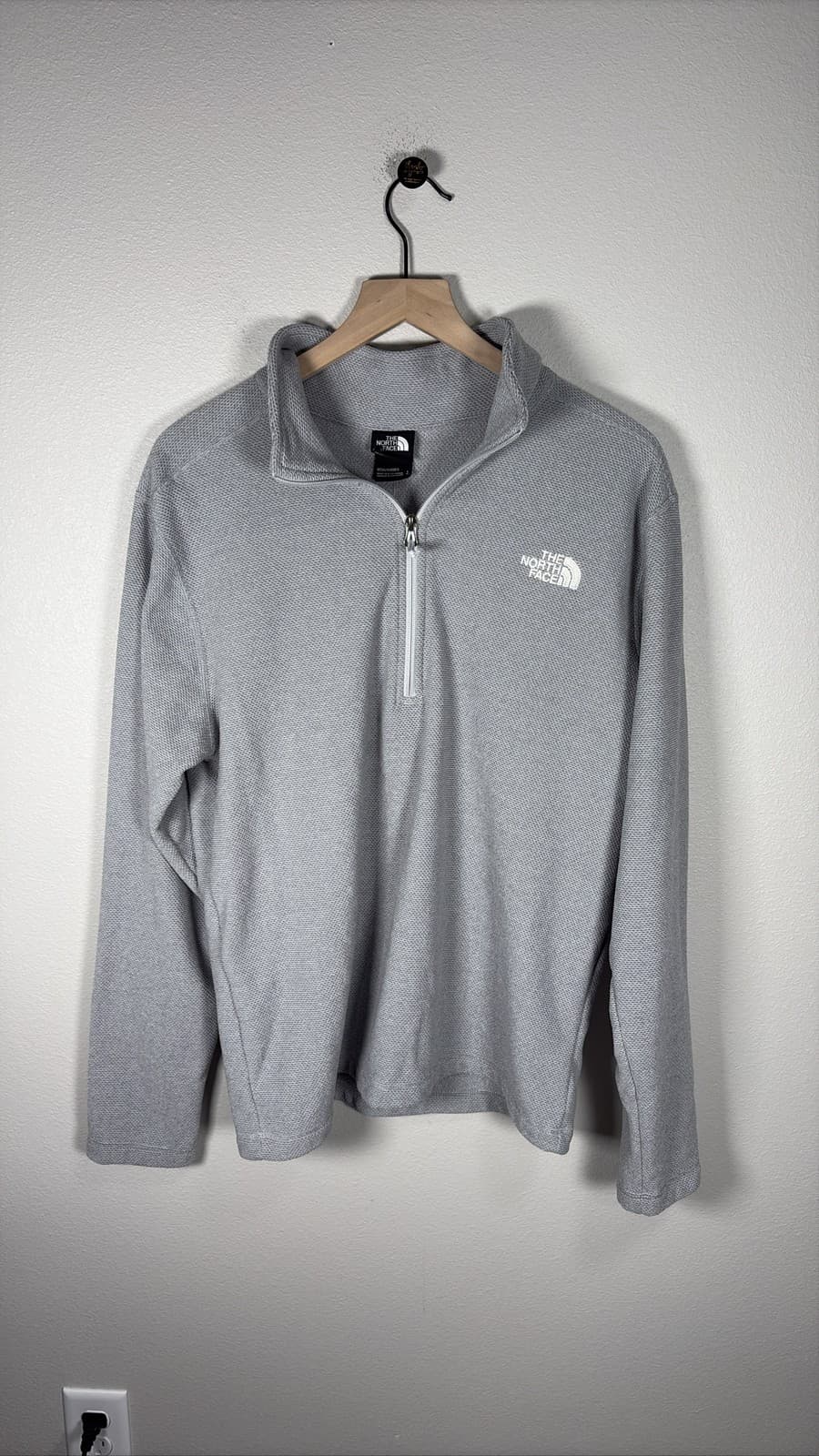 The North Face Men Gray Textured Cap Rock 1/4 Zip Fleece Pullover