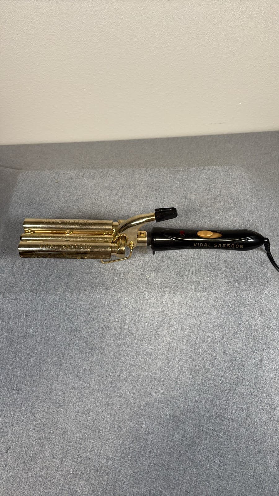 Vidal Sassoon VS184 Gold Series 3 Barrel 5/8" Waver