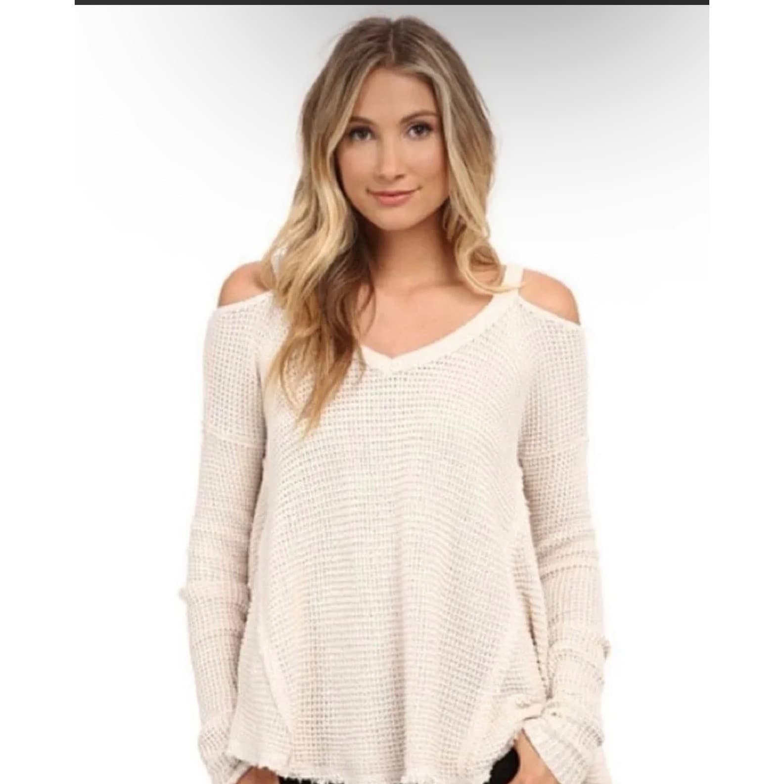 Free People Cold Shoulder Honeycomb Knit Fringed off white sz m boho bohemian