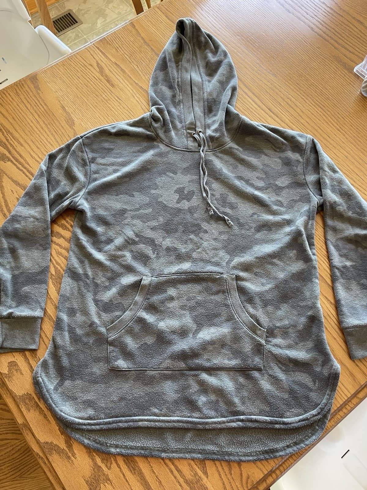 Jane and Delancey Camouflage green long hooded sweatshirt Large