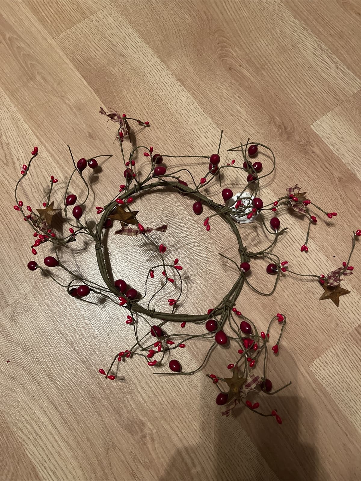 Pit Berry star circle wreath candle accent Red