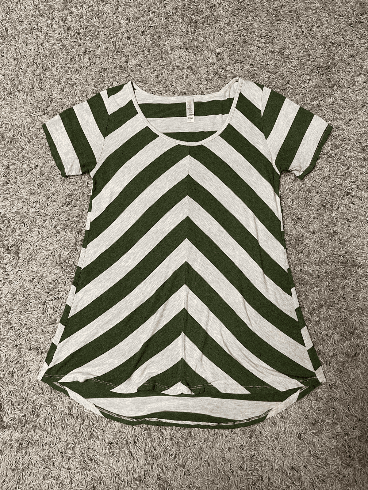 LulaRoe olive green ivory striped short sleeve long round neck shirt XS (Med)