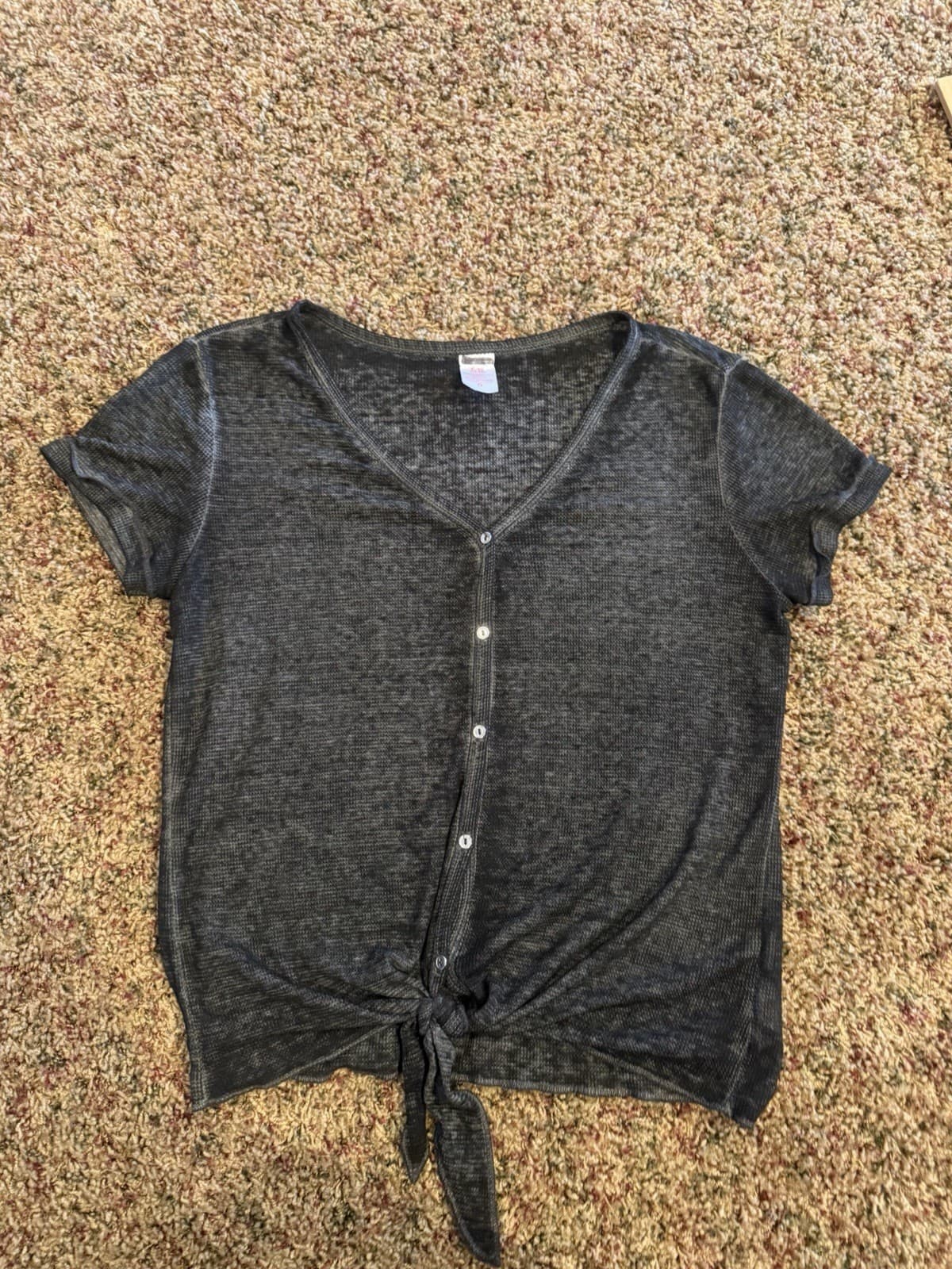 No Boundaries short sleeve heathered black button tie waist Vneck shirt XL
