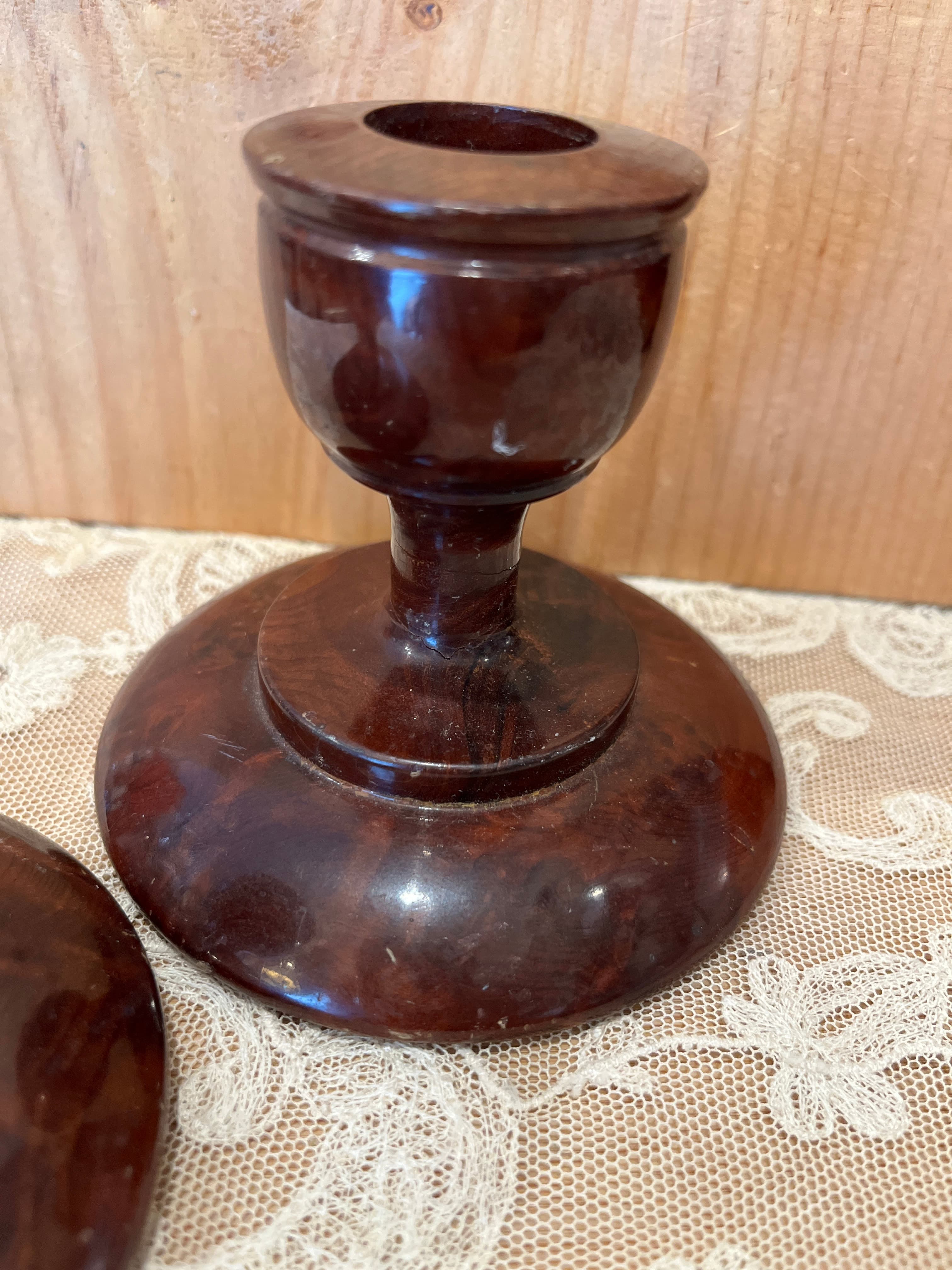 PAIR OF REDWOOD SOUVENIR CANDLESTICKS - 34456043 - PR REDWOOD - SOUVENIR CANDLESTICKS - SHOP