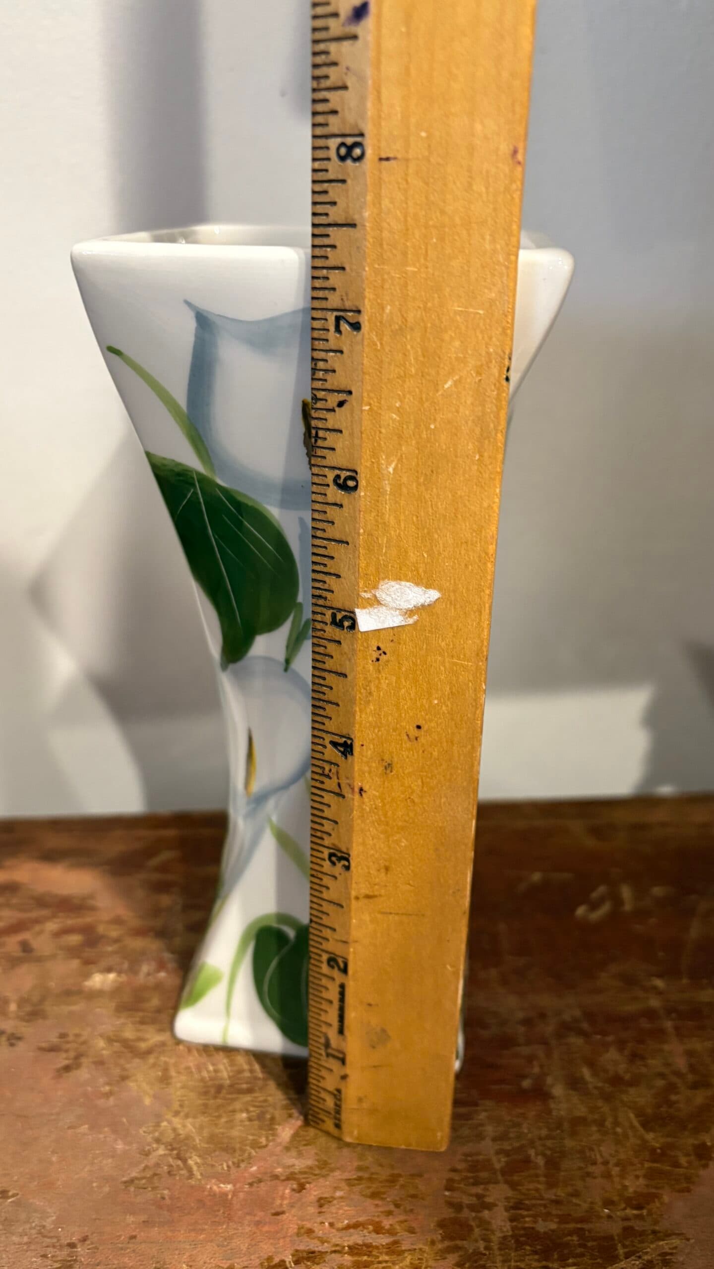 Calla Lilly Spiral Vase - Regular