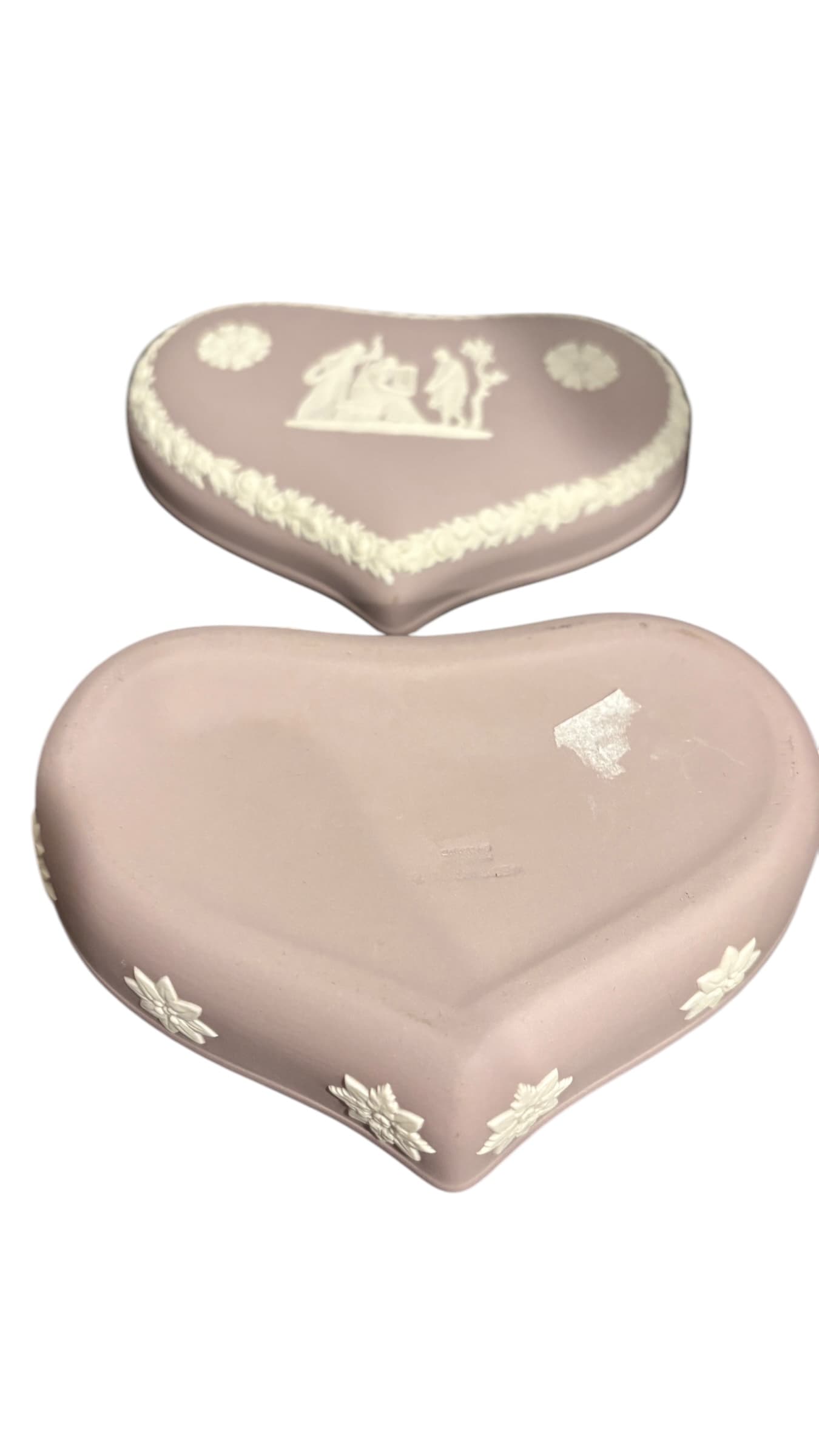 Wedgwood Lilac Heart Shaped Box - Regular