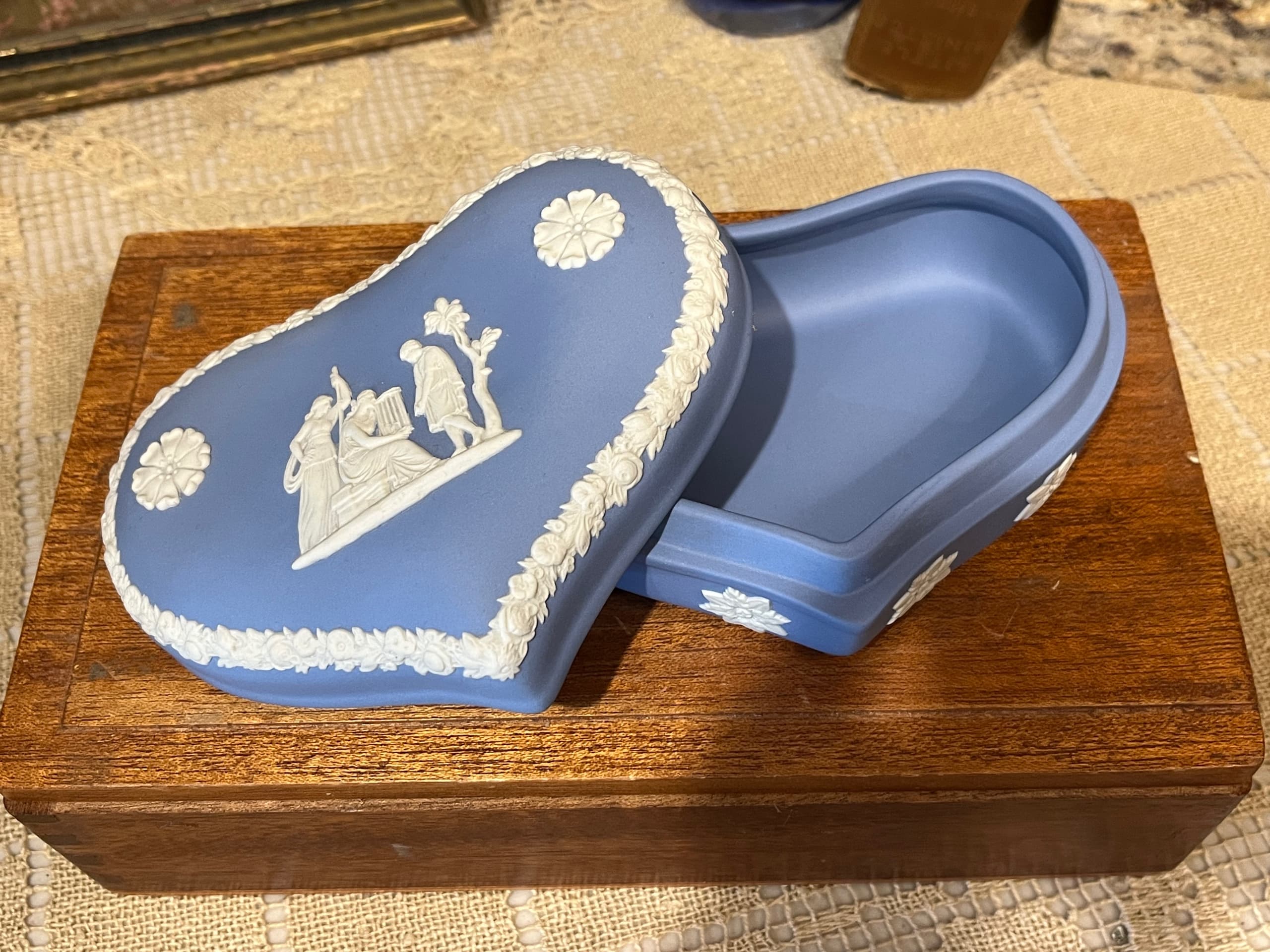 Large Blue and White Wedgwood Trinket Dish - Regular