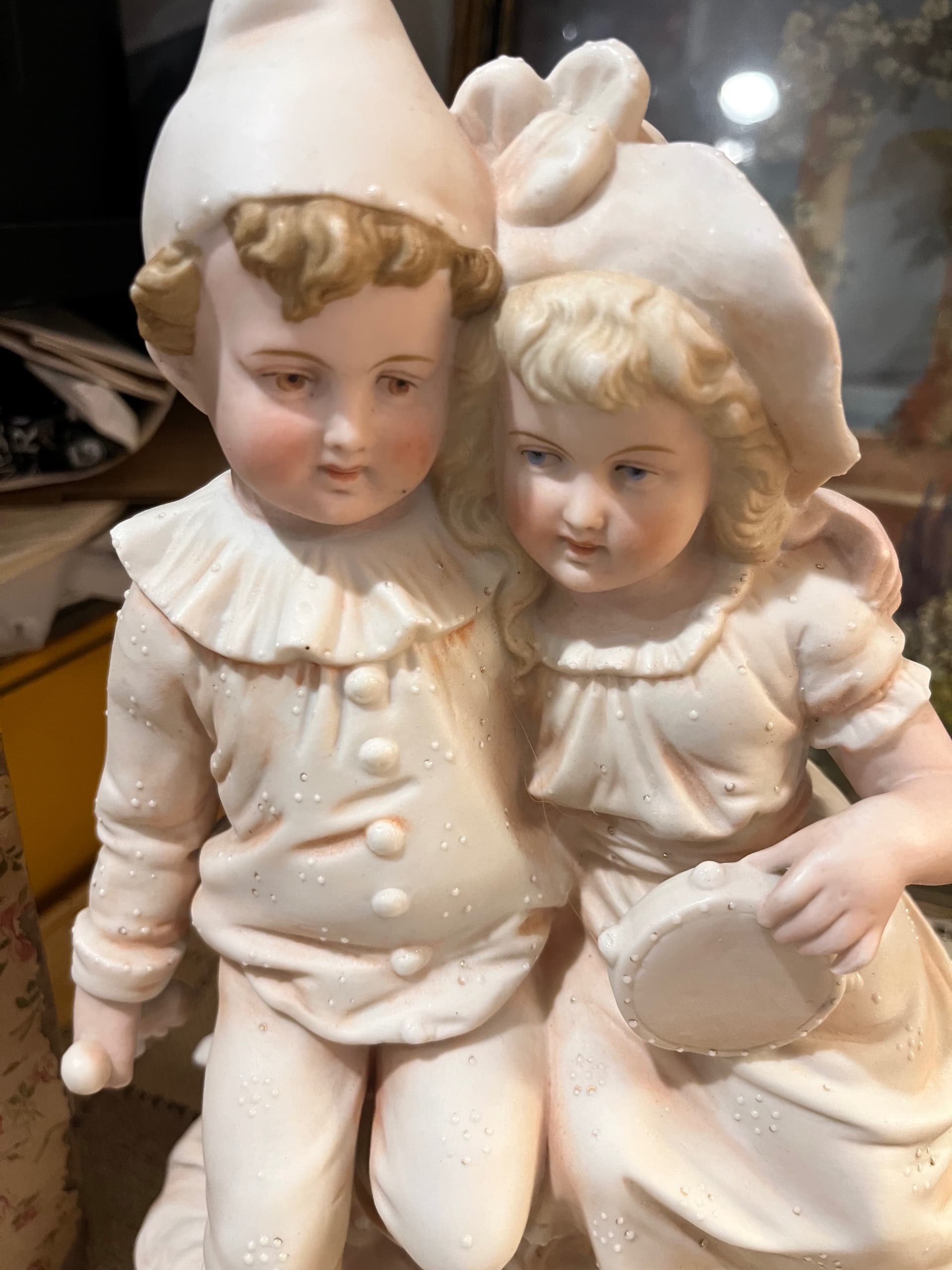 Royal Rudolstadt Porcelain Childen In Costume Statue 941 - Regular