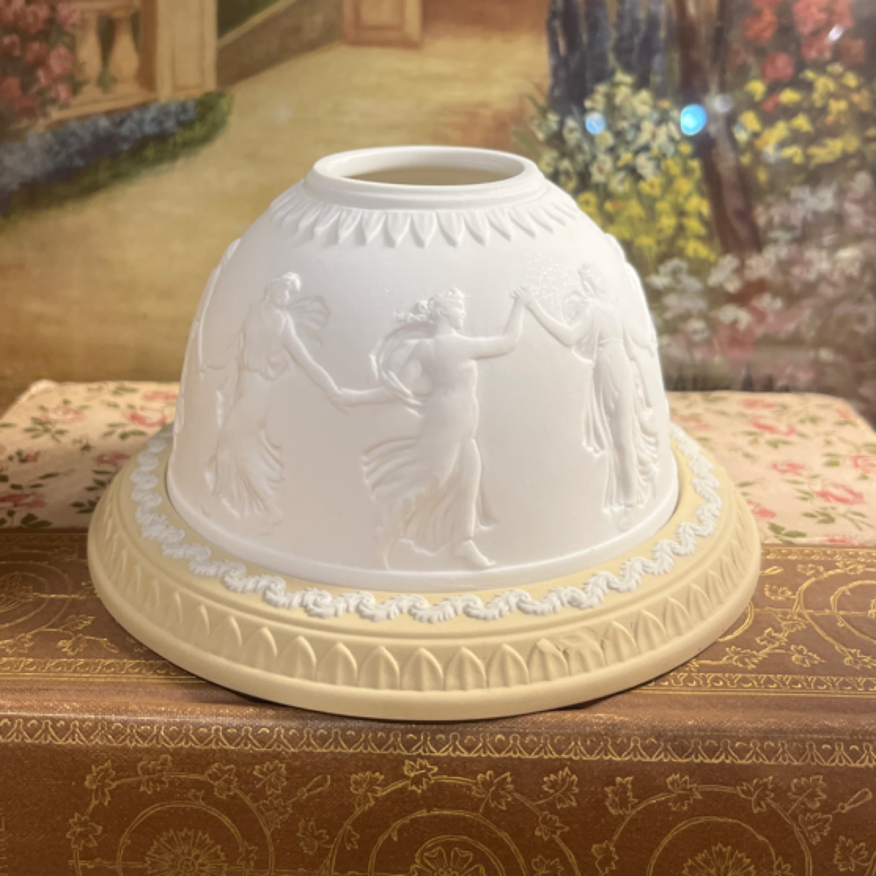 Wedgwood Jasperware Primrose Posy Holder - Regular