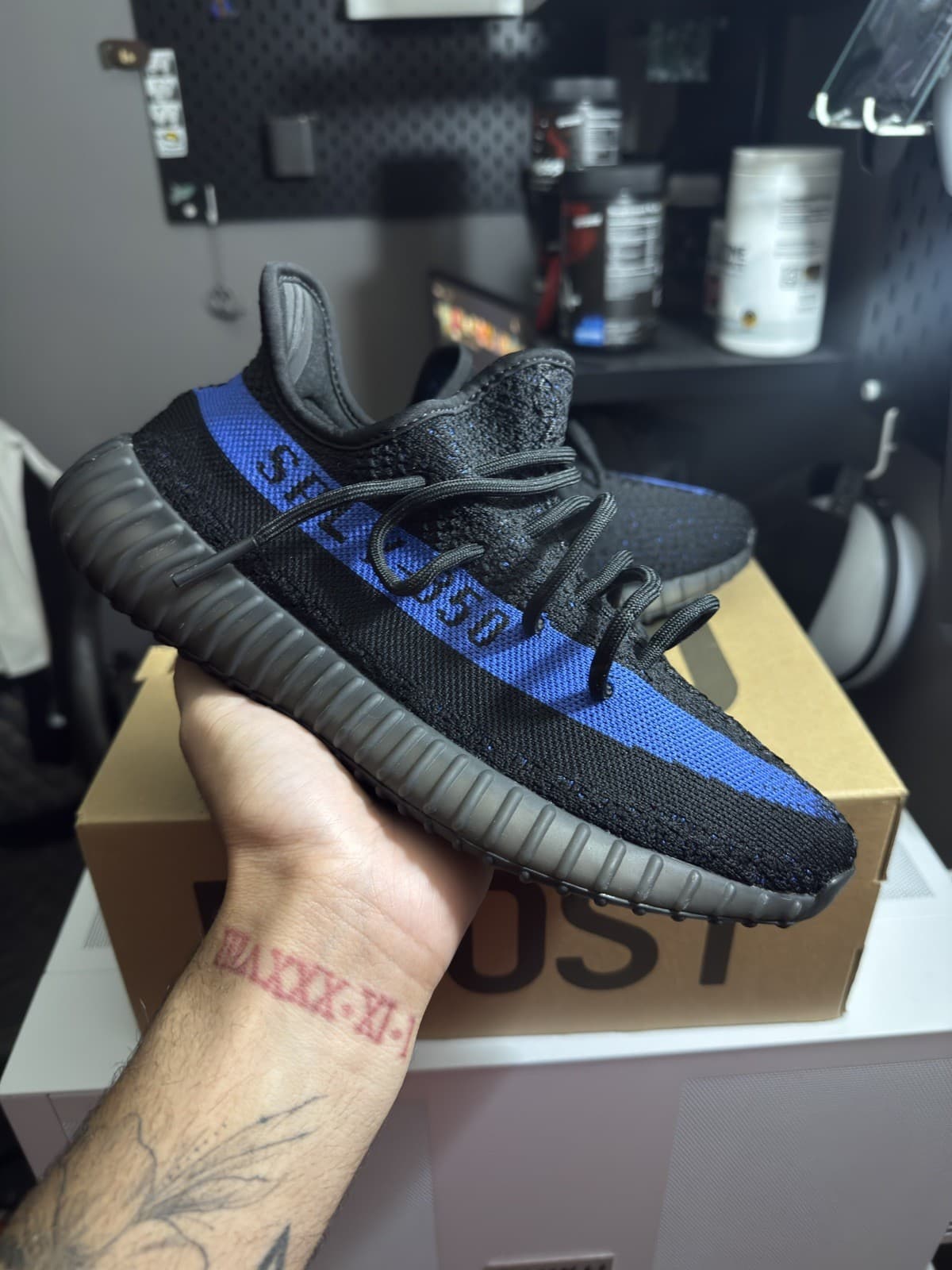 Size 7.5 - Yeezy Boost 350 V2 Dazzling Blue