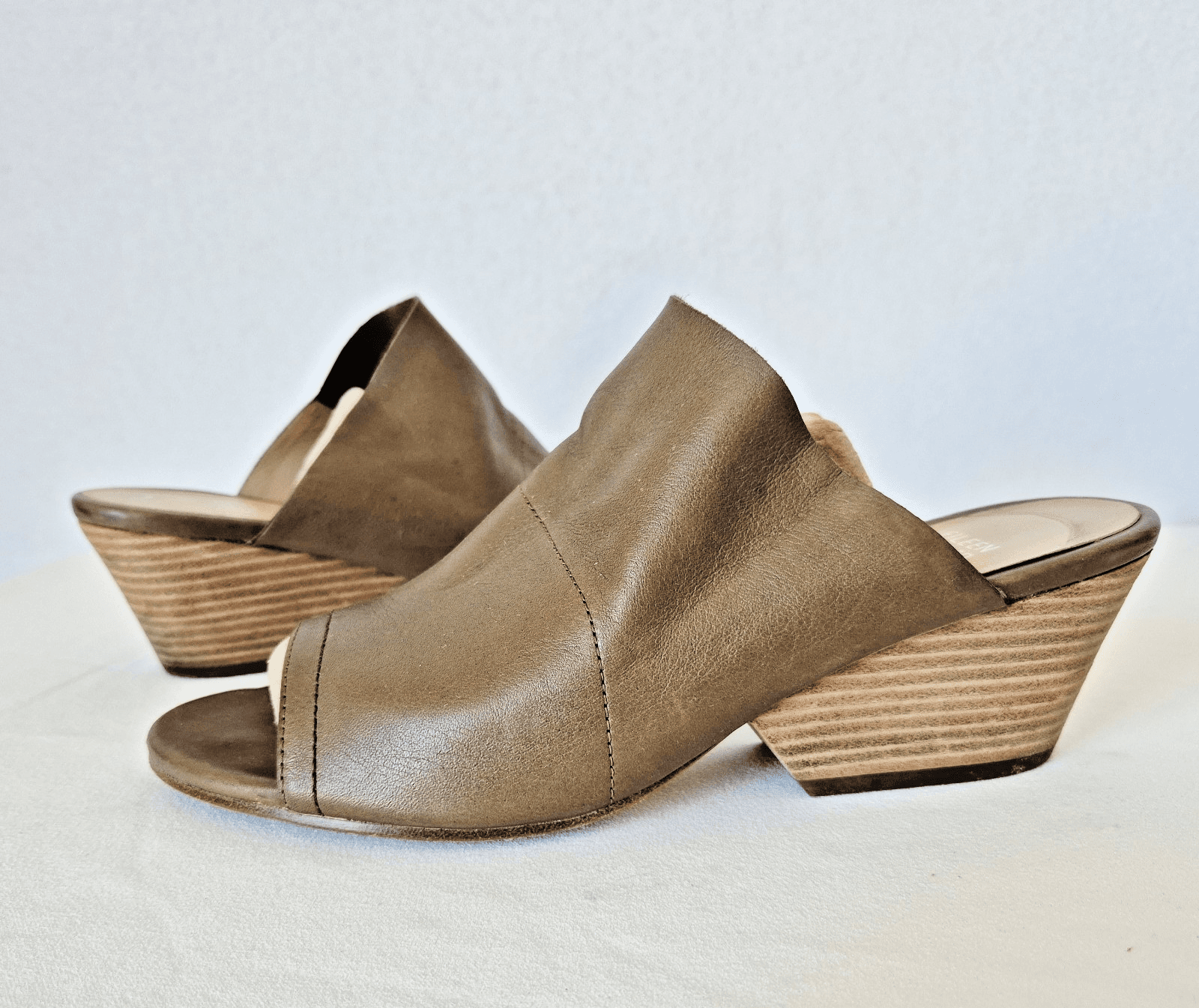 EILEEN FISHER JUJU Slid Sandal Peep-Toe Wood-Stacked Heel Rye/Green Leather US8