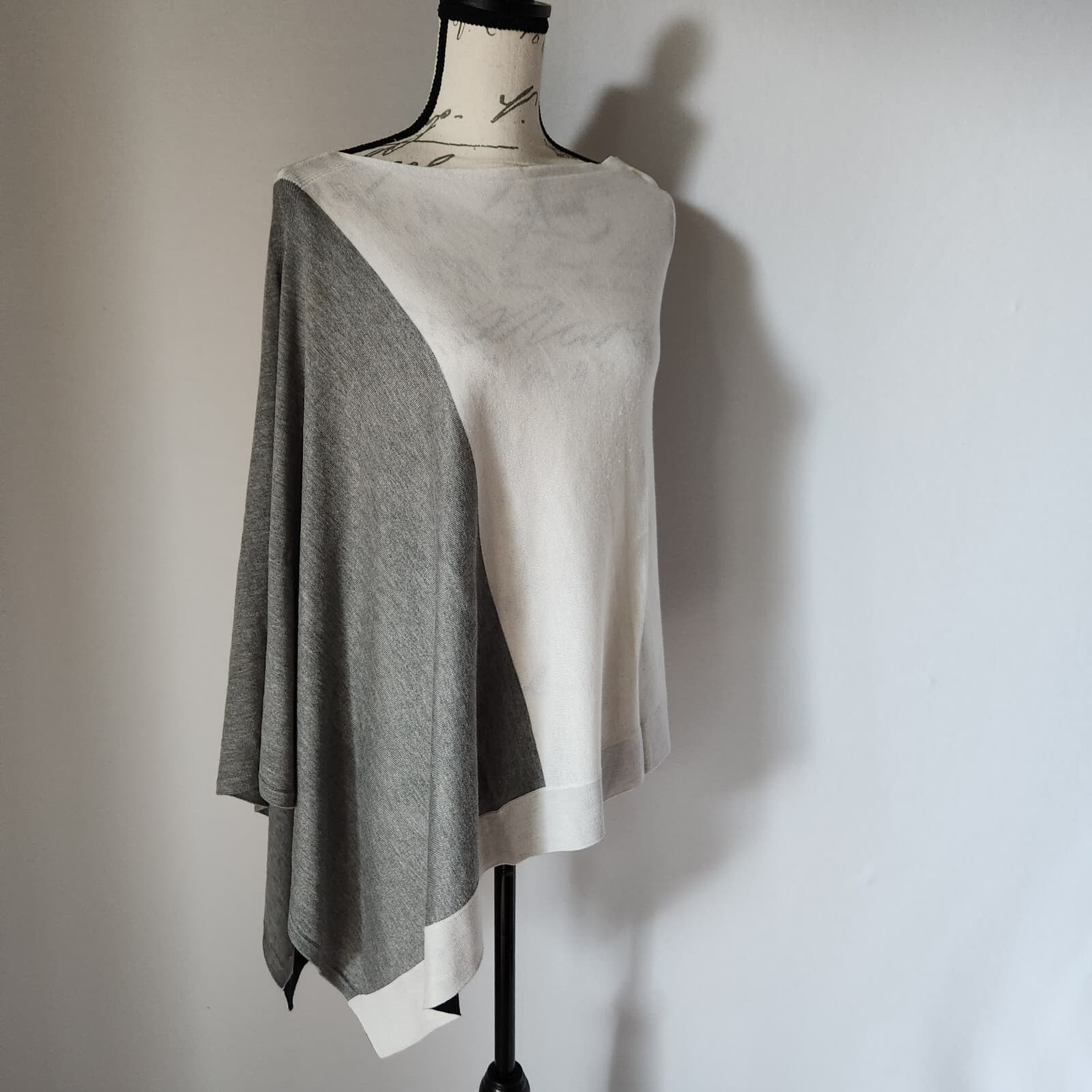 EUC Lululemon Poncho Viscose Cashmere Blend Colorblock White Grey O/S