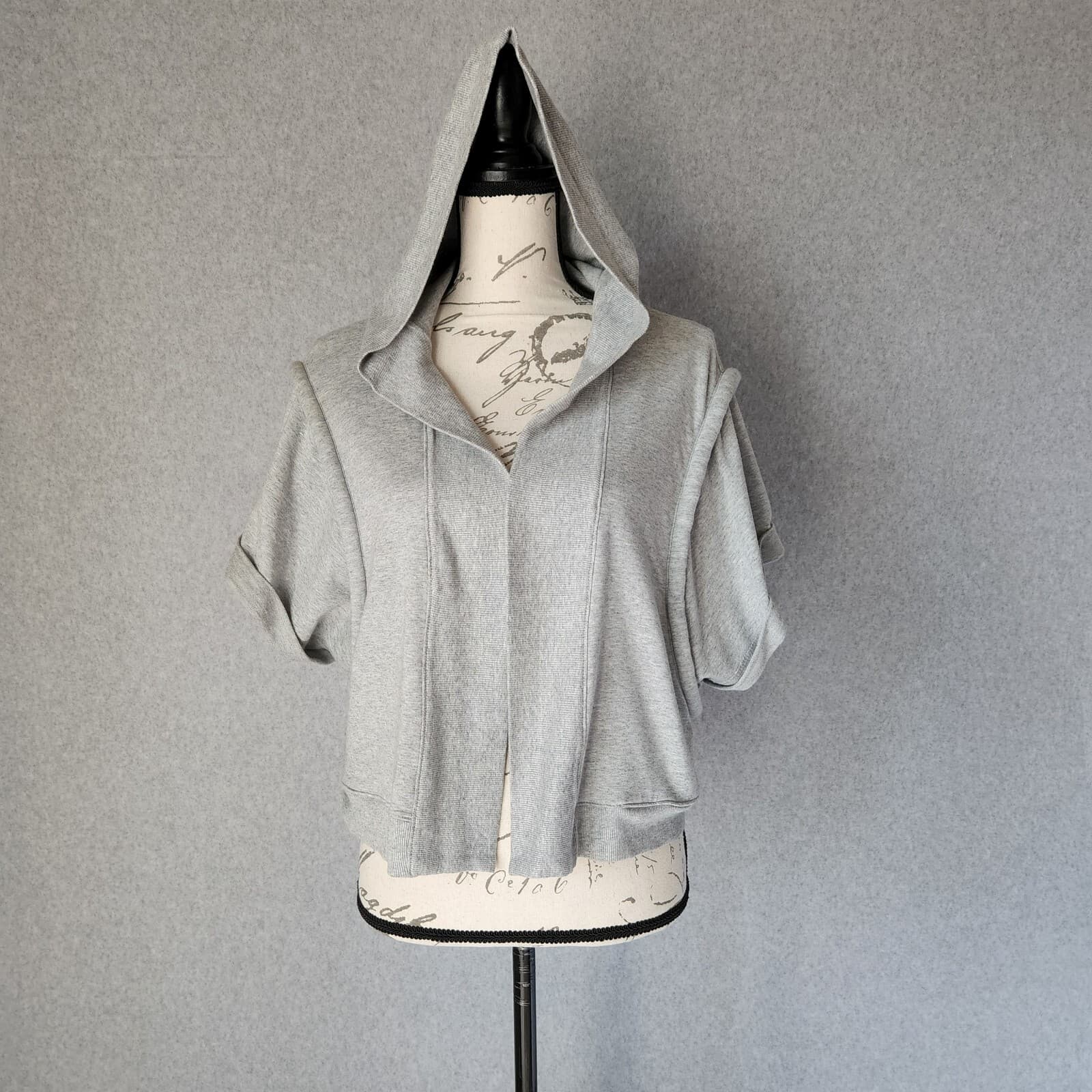 AiKO Open Front Crop Hooded Sweatshirt Short Sleeve Pocket Grey Women Sz.M USA