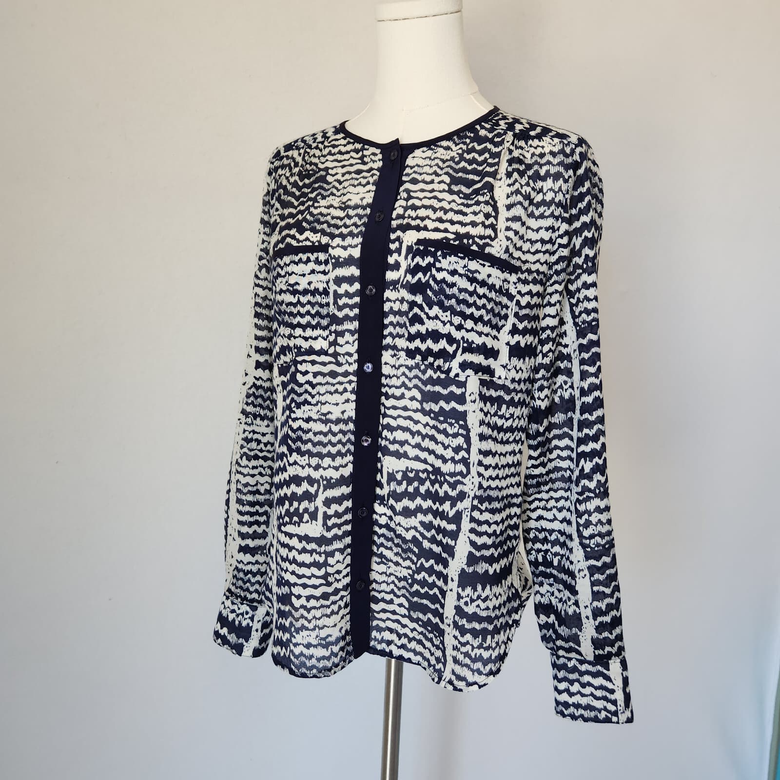 TRINA TURK Silk Blend Button-Front Top Long Sleeve Geo-Printed Blue White Sz.S