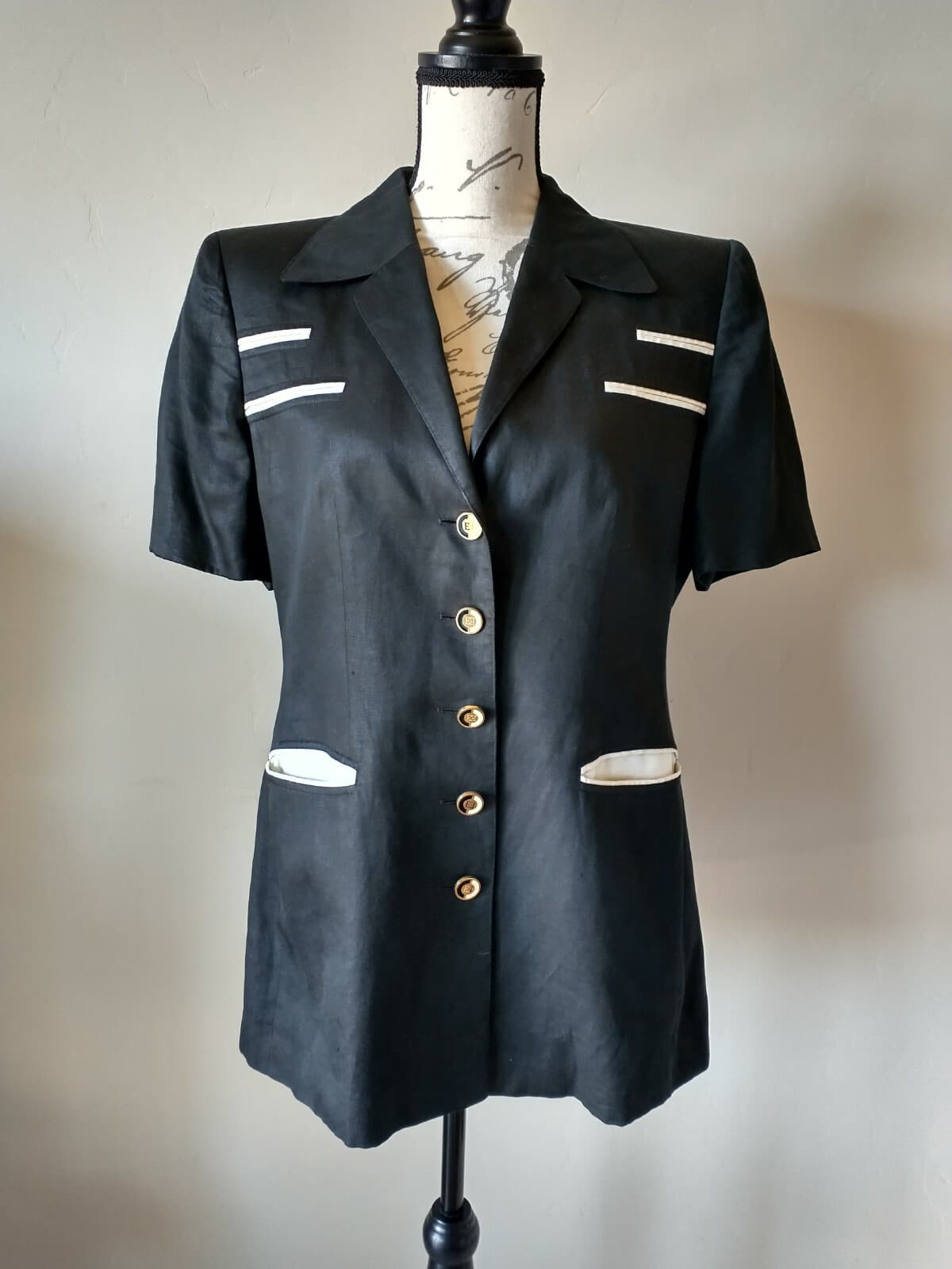 VTG ESCADA MARGARETHA LEY 100%Linen Top Blouse Short Sleeve Gold Button Black 40