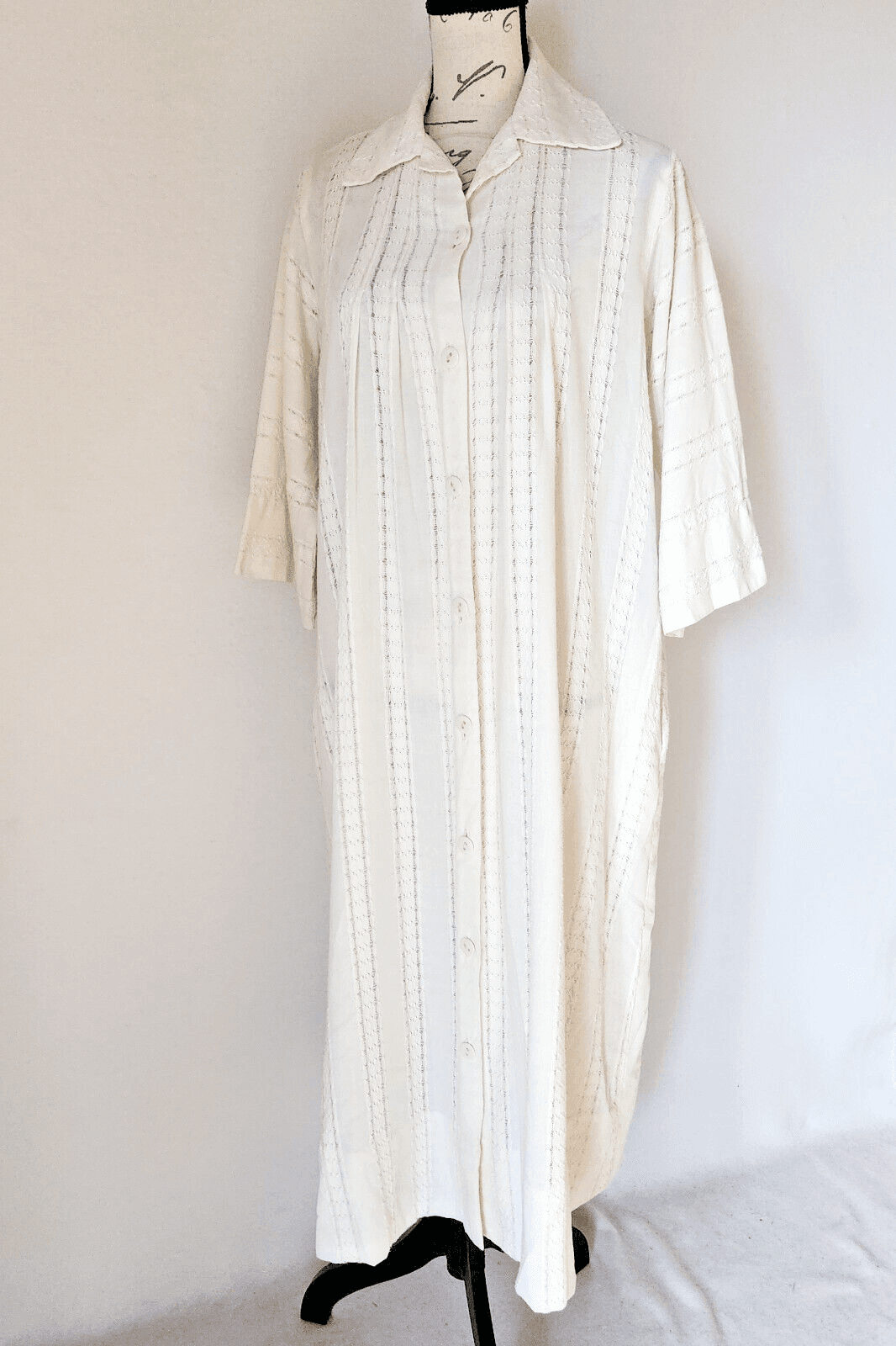 Vintage Neiman Marcus Keyloun Night Gown Lounge Dress Button Lace Texture Ivory