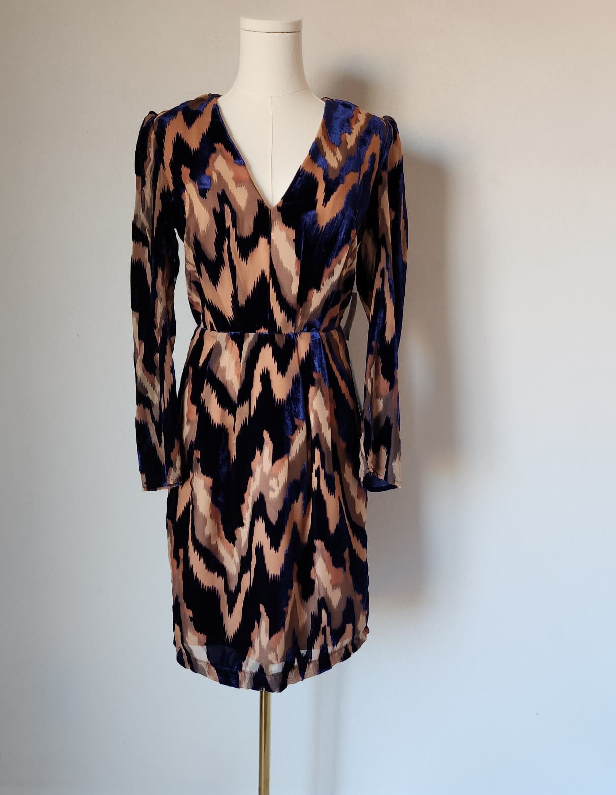 NWT Harlyn Velvet Burnout Cocktail Evening Mini Dress Long Sleeve Taupe Navy S