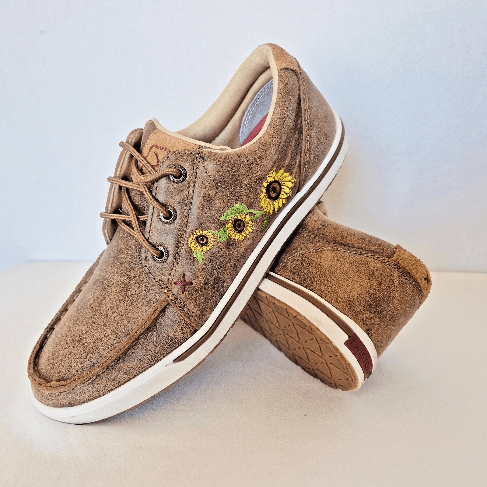 NWoB Twisted X Bomber Sunflower Embroidered Brown Leather Shoe Moccsin Womens 8M