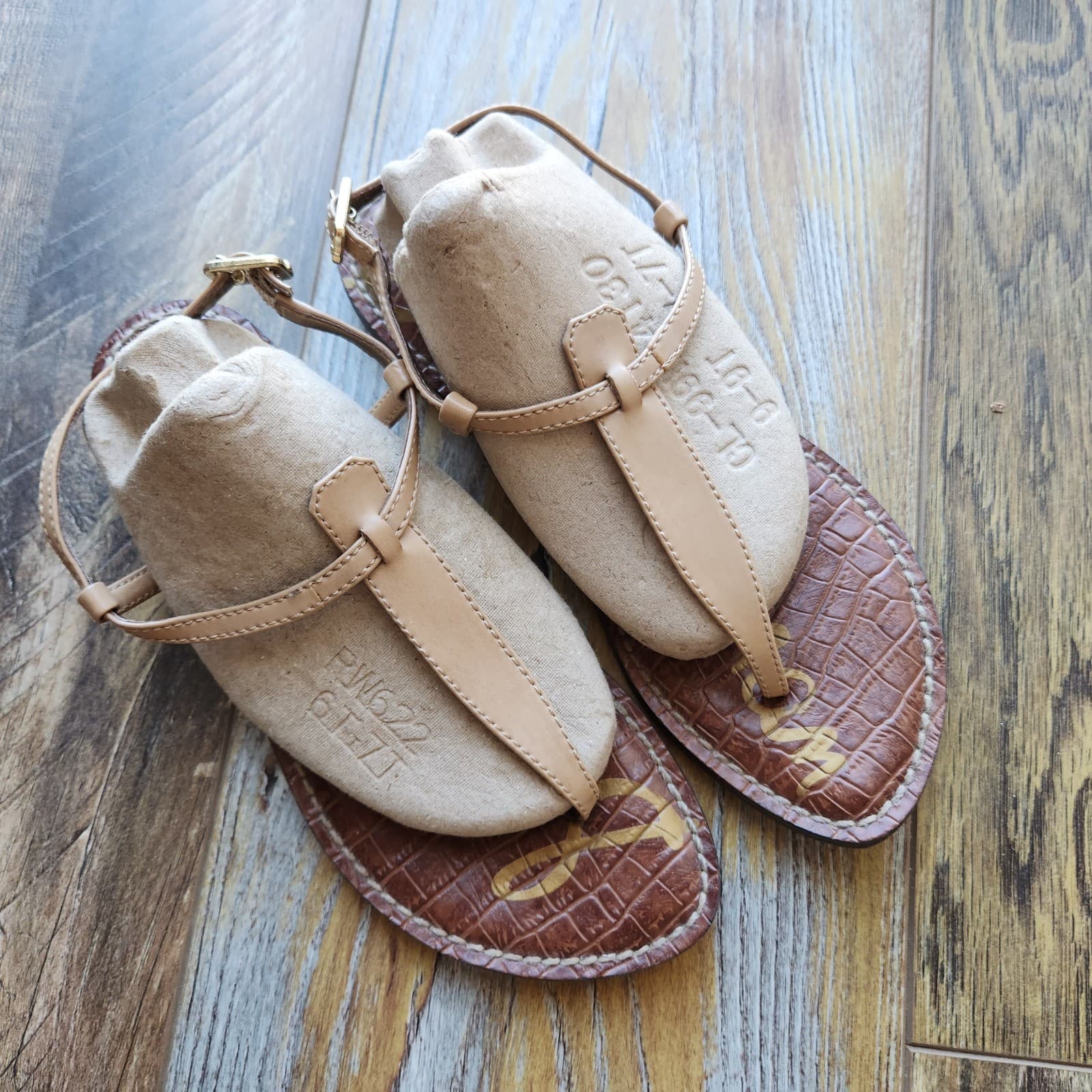 Sam Edelman Gigi Beige Faux Leather T-Strap Thong Flat Sandals Buckle Women's 6M