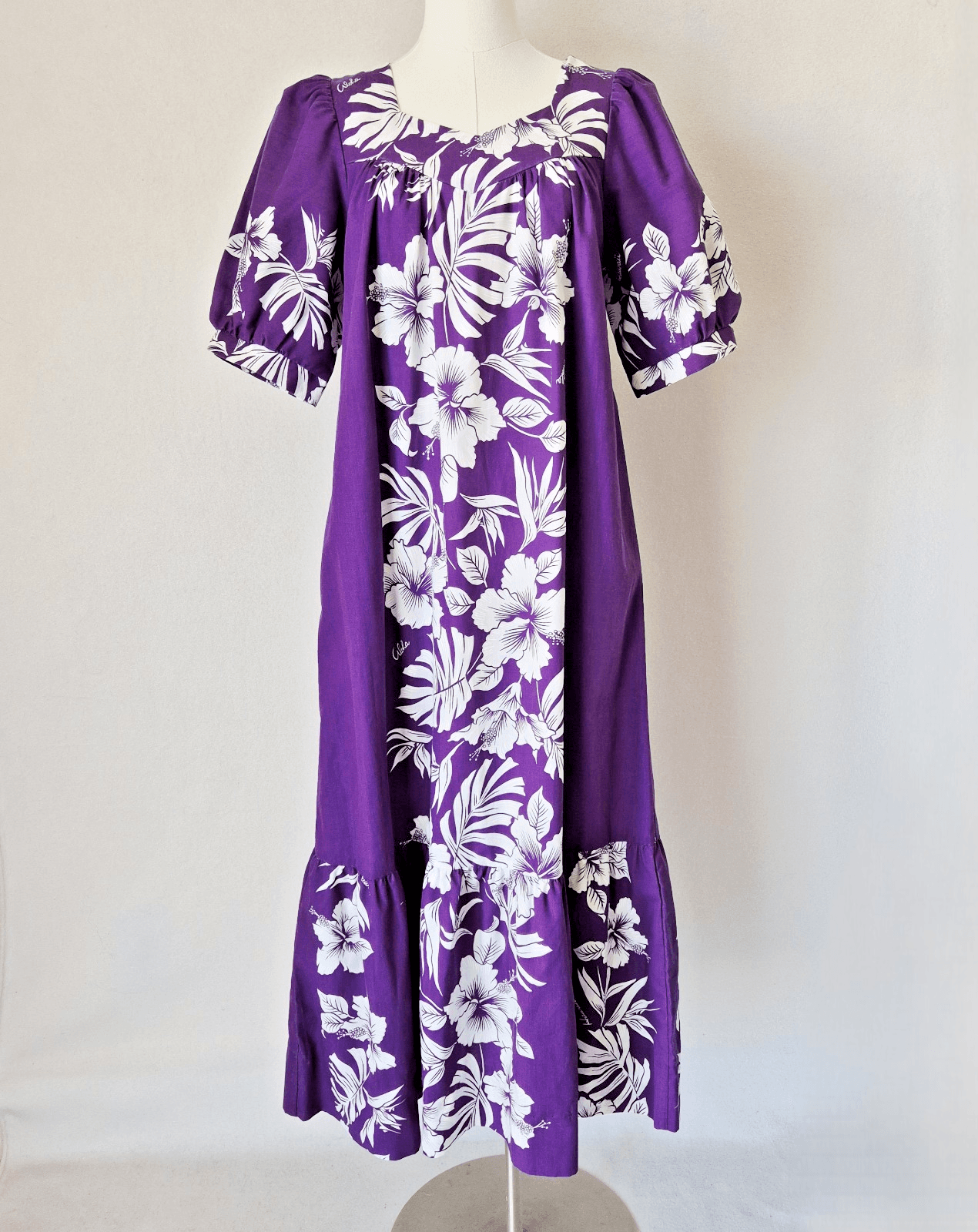 Royal Creations Hawaiian Floral MuuMuu Midi Dress Tiered Purple White Women's S