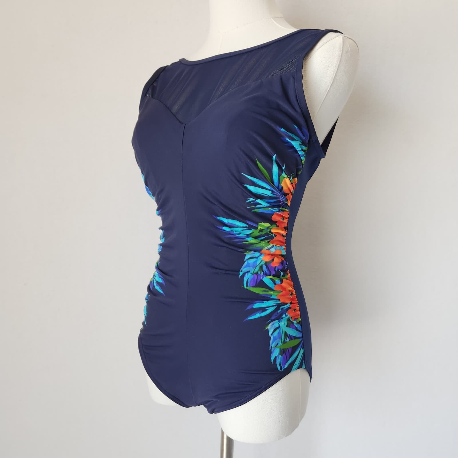 Miraclesuit Samoan One Piece Swimsuit Underwire Ruched Waist Slimming EU38/US8
