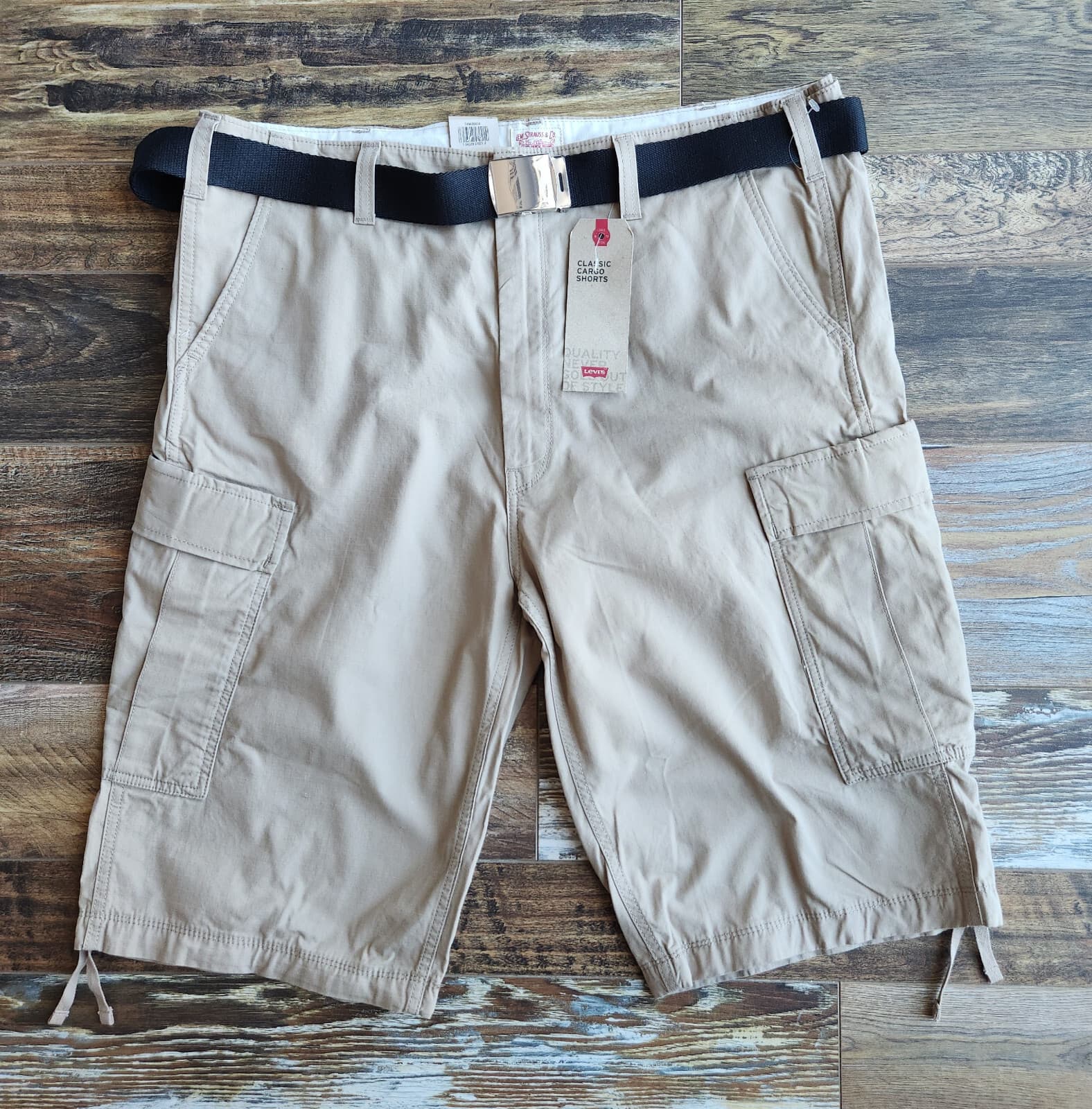 NWT Levi's Classic Cargo 13" Belted Shorts Zip Pocket Cotton Beige Men's 40