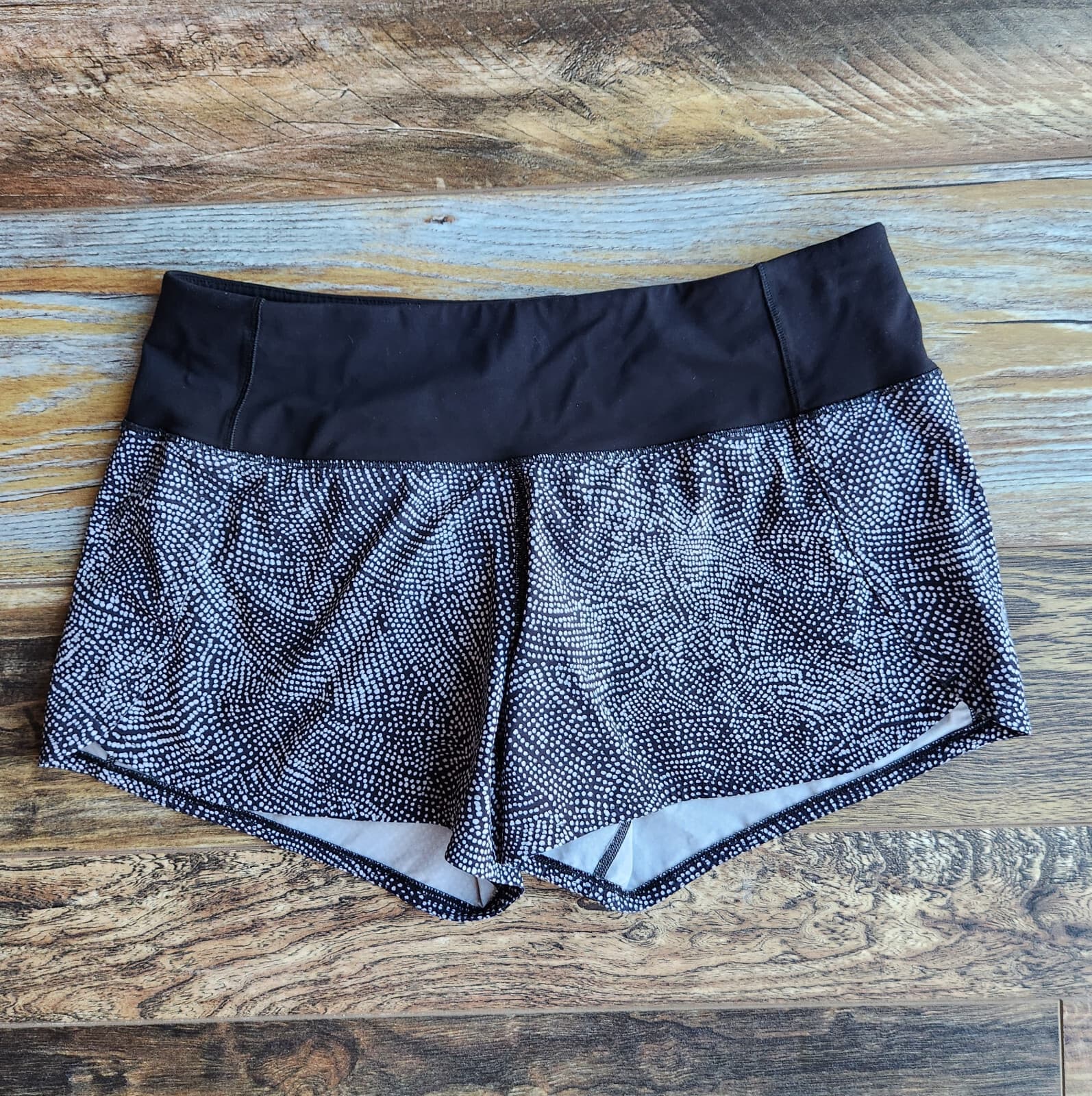 Lululemon Run Times Short II 4" Liner Free Spirit Alpine White Black Women's 6