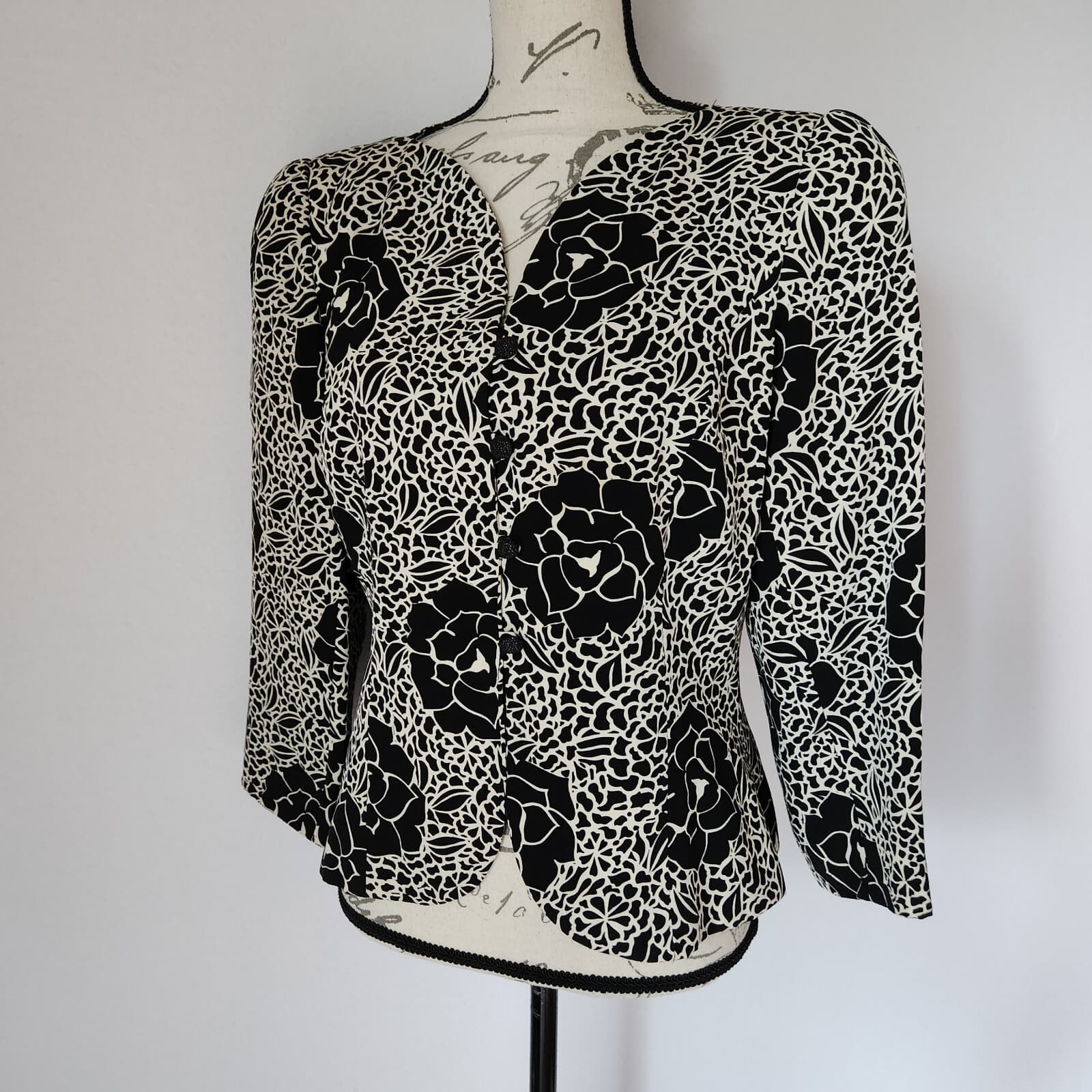 Vintage I. Magnin David Hayes 100% Silk Floral Top Button Lined Black White Sz.8