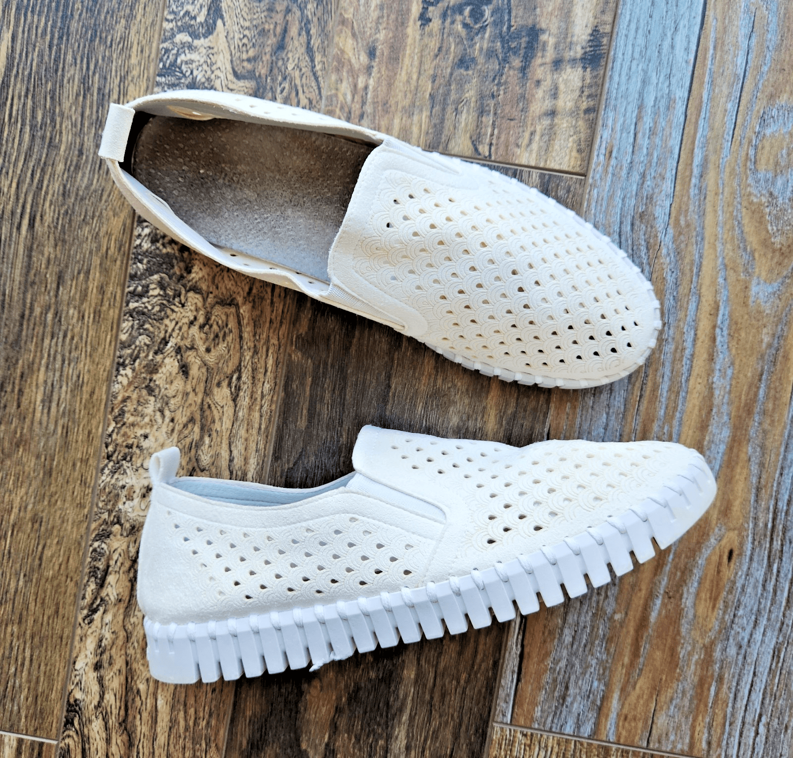 ILSE JACOBSEN Hornbaek Tulip Perforate Flat Slip-On Sneakers White Ivory EU41