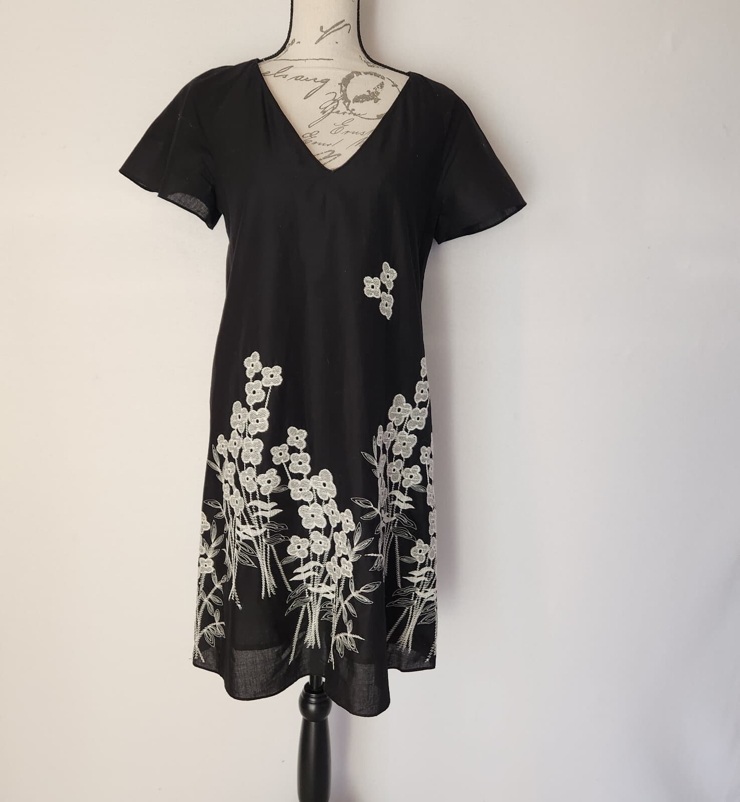 COREY LYNN CALTER Anthropologie Embroidered Floral Shift Dress Cotton Black Sz.S