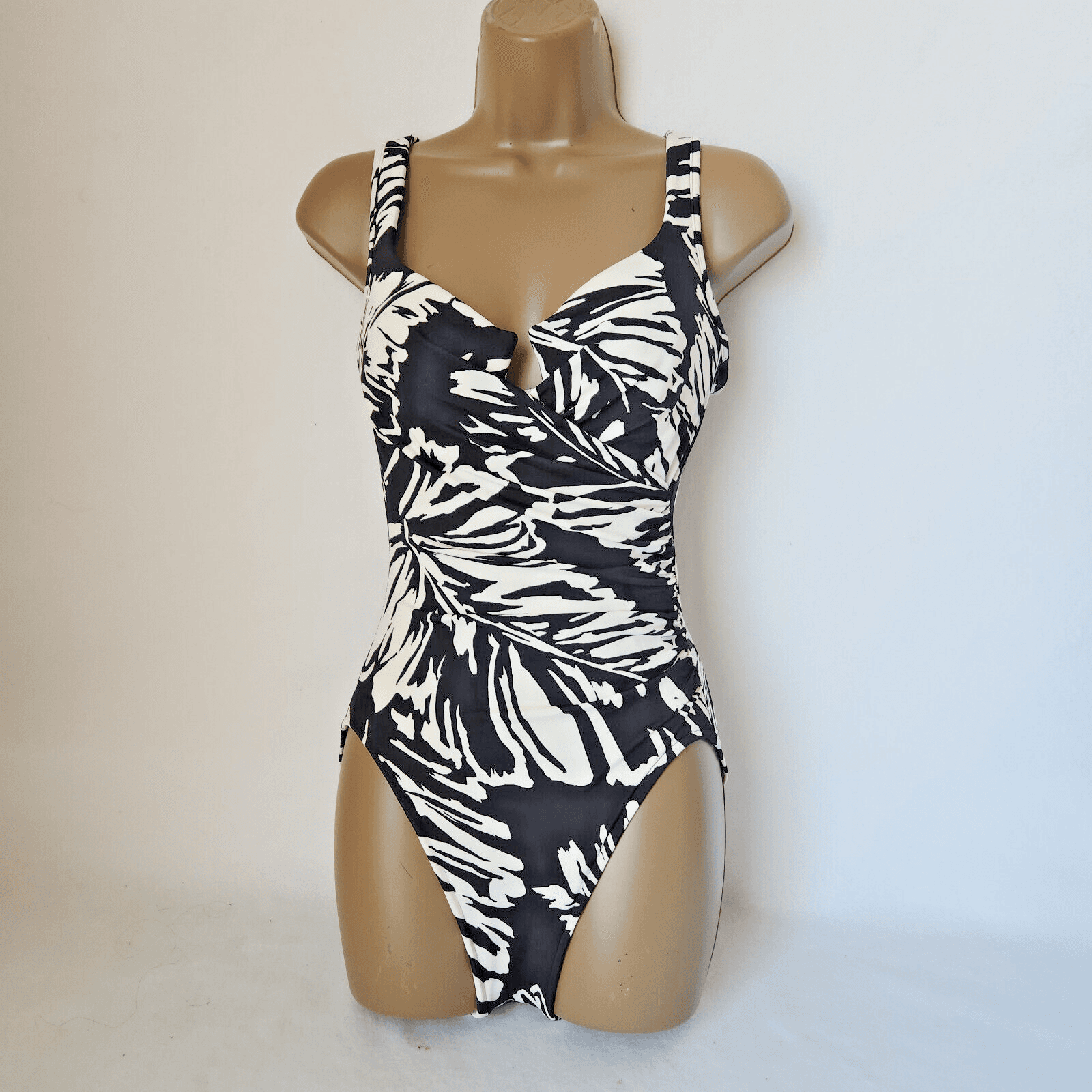 Miraclesuit Tropical Escape One Piece Swimsuit Sweetheart Neck Black White US8