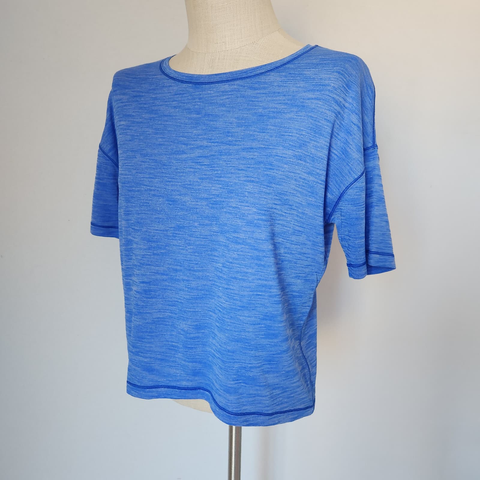 NWoT Lululemon $68 Run It Out Tee Short Sleeve Heathered Cerulean Blue Women's 4
