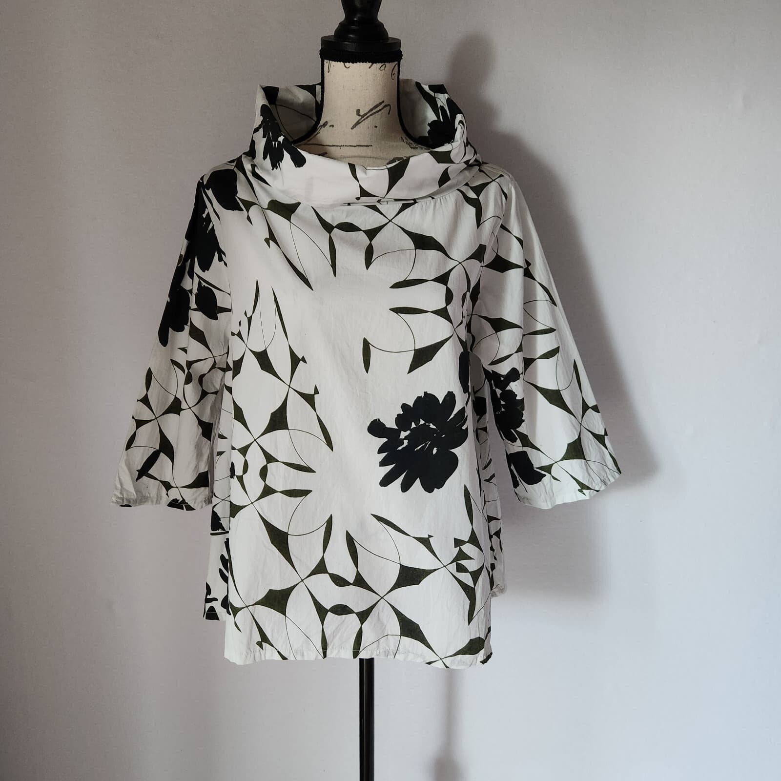 Bryn Walker Etta Fiori Floral Blouse Funnel Neck 3/4 Sleeve Cotton Green White M