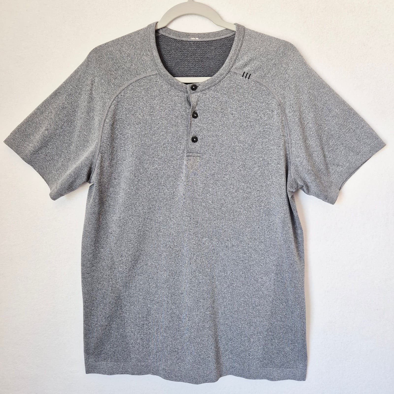 Lululemon Metal Vent Tech Short Sleeve Henley T-Shirt Mesh Breathable Grey Men L