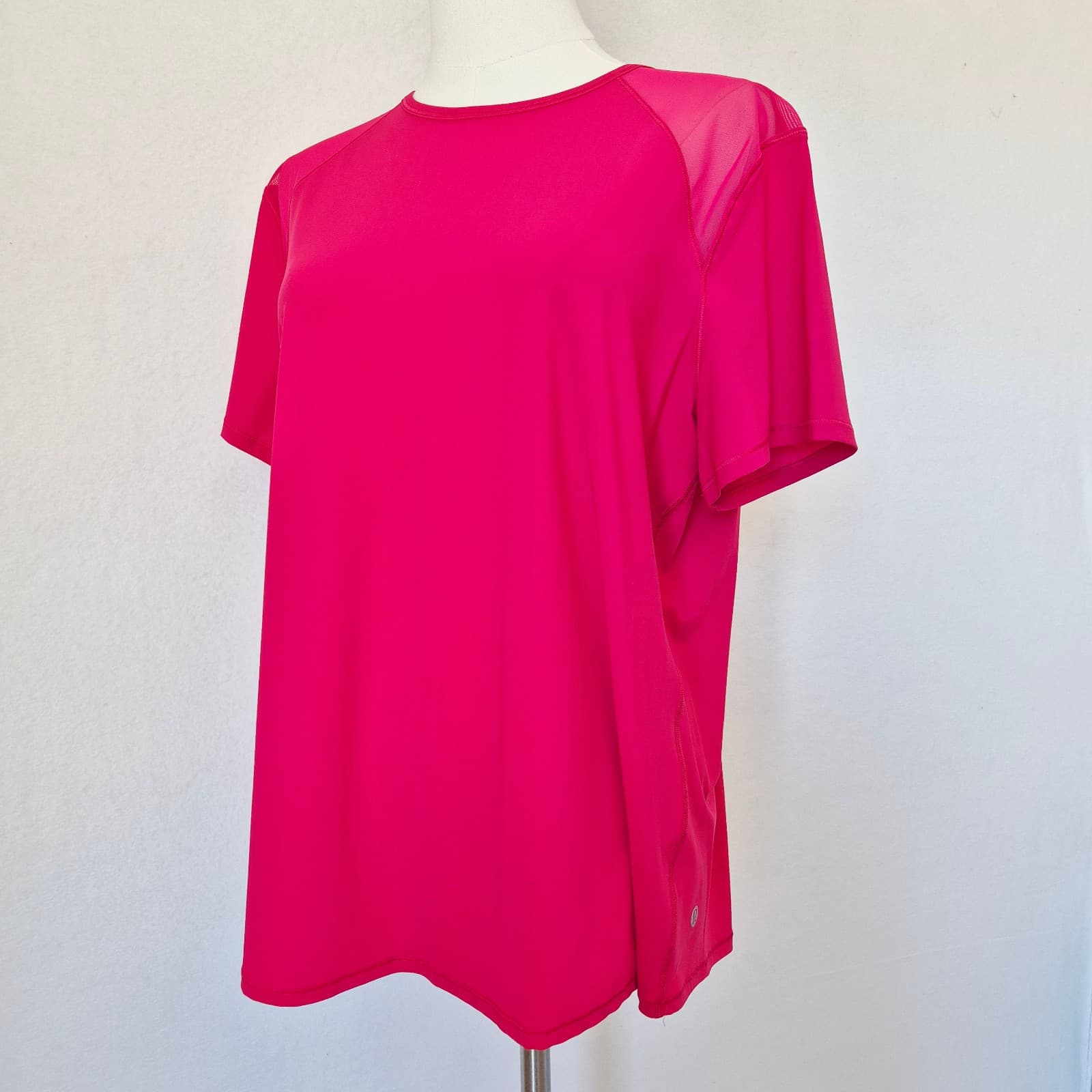 Lululemon Sculpt Short-Sleeve T-Shirt Lightweight Mesh Pink Bust 41" (12-14)