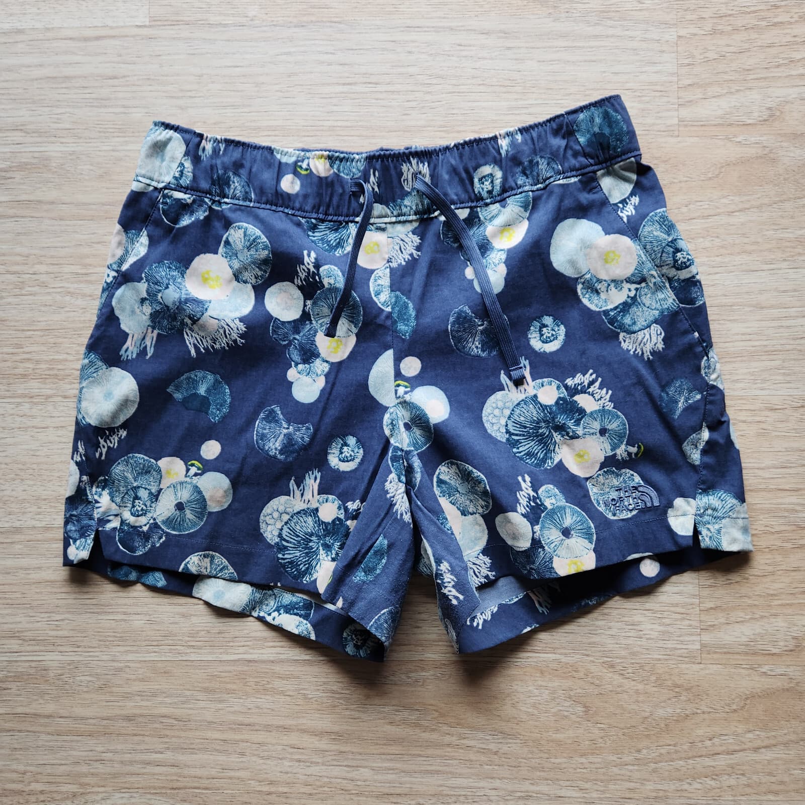 The North Face Women's M Class V Athletic Beach Shorts Drawstring Pocket Blue
