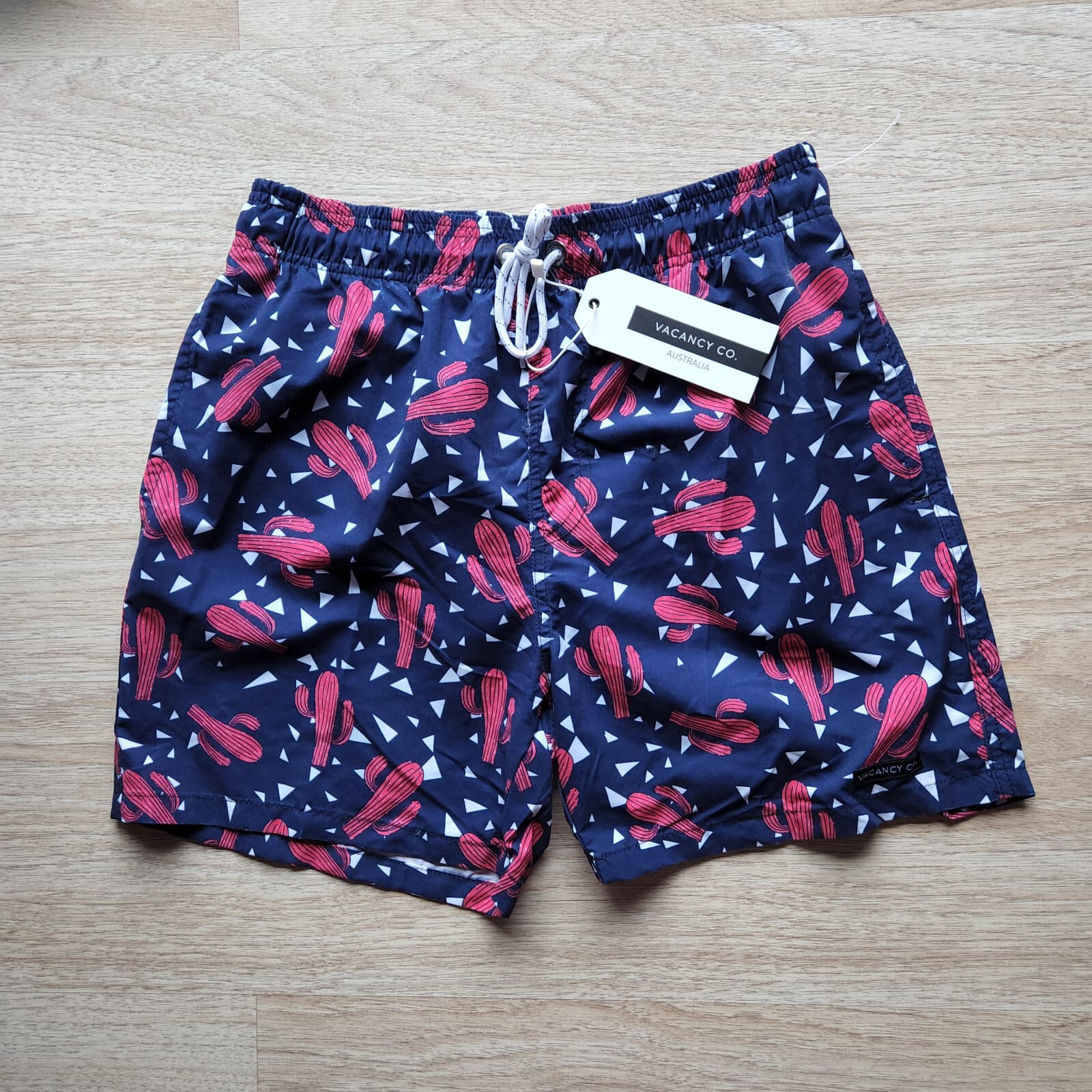 NWT Vacancy Co. Australia Cactus Swim Trunk Drawstring Waterproof Men Small $70
