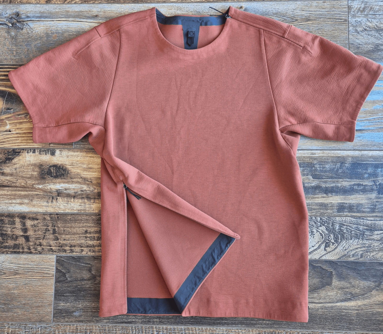 Lululemon Zippered Side-Shoulder Shirt Short Sleeve Heavy Knit Brown Bust 42"