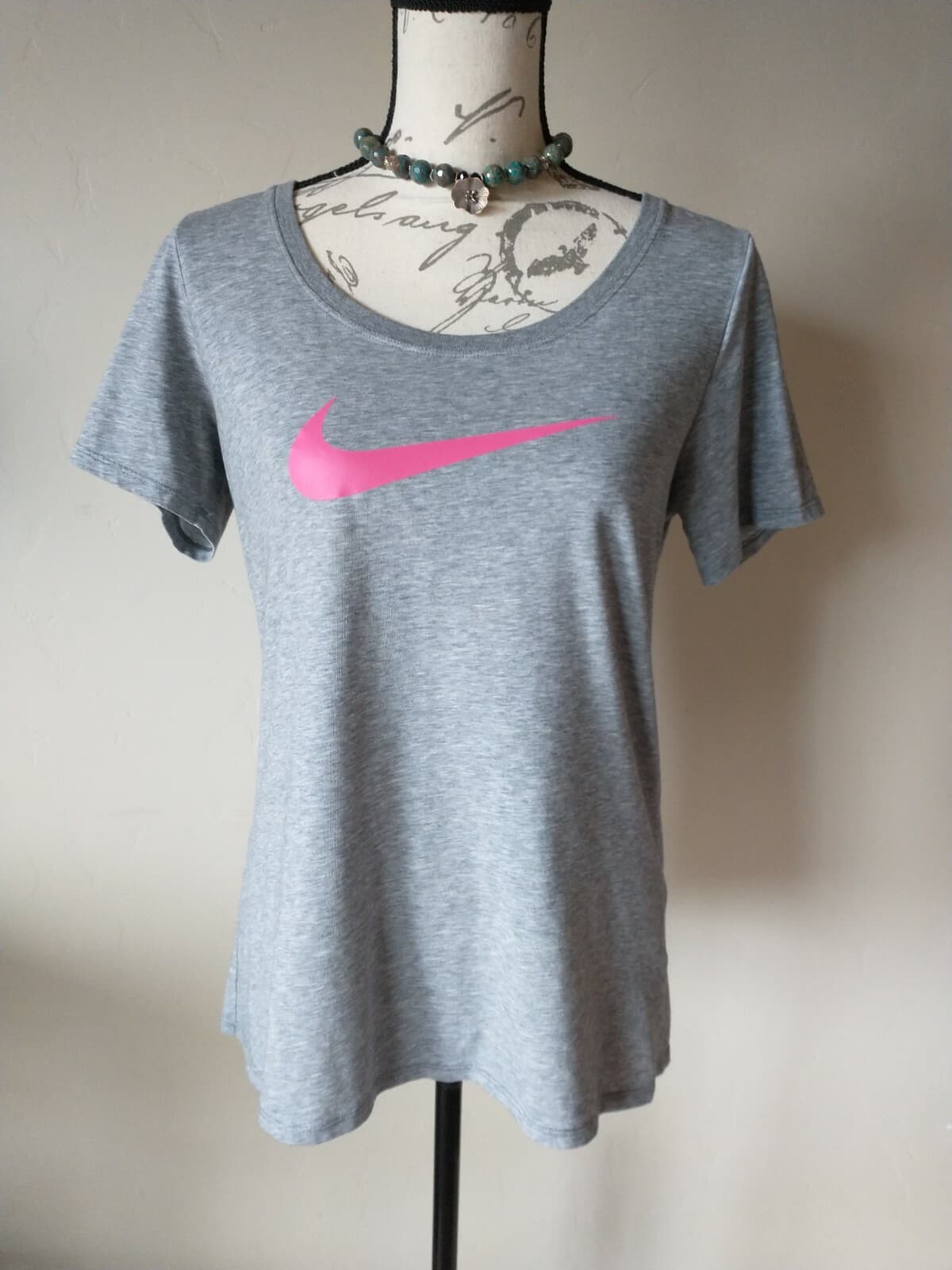 Nike the Nike Tee Dri-Fit Women T-shirt Short Sleeve Scoop Neck Gray Sz.M