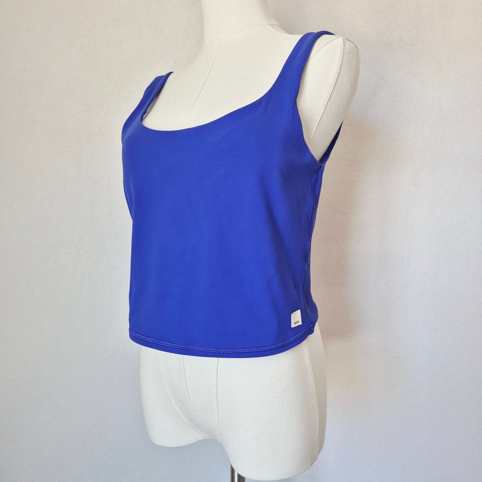 Vuori Daily Crop Tank Top Scoop Neck Built-in Bra Copenhagen Blue Women's L/XL