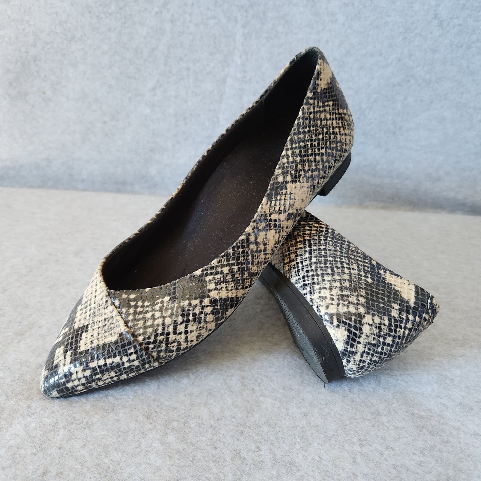 EUC VIONIC Gem Caballo Snakeskin Leather Ballet Flats Slip-On Black Beige US8