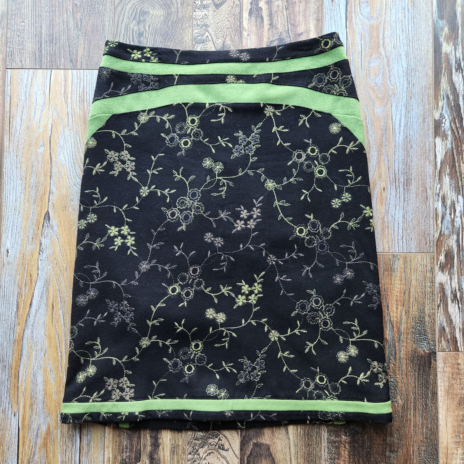 Etcetera Wool Blend Floral Embroidered Pencil Skirt Zip Lined Black Green Sz.10